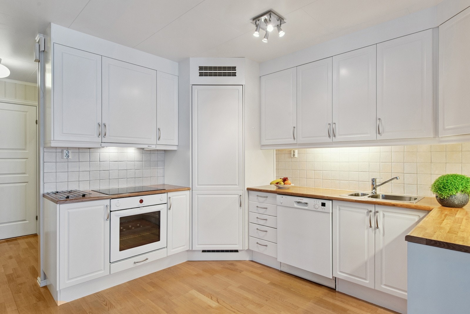 Kjølehjørne og integrert stekeovn. Galleribilde