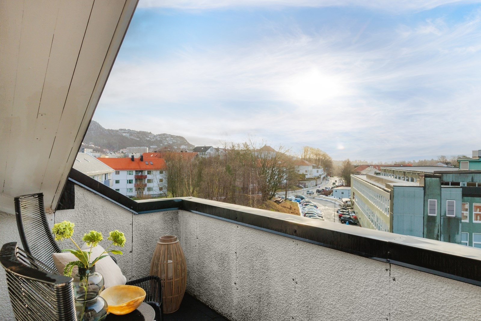 Fra balkongen kan man nyte fine solskinnsdager Galleribilde