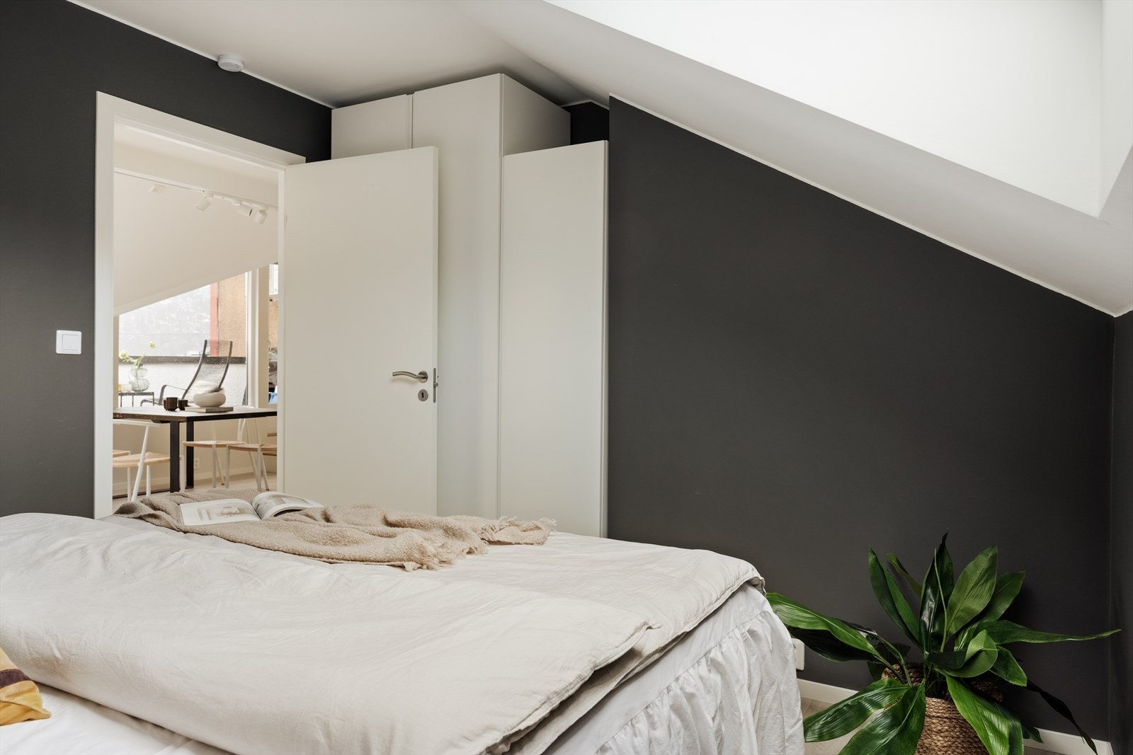 Det er god oppbevaringsplass i garderobeskap Galleribilde