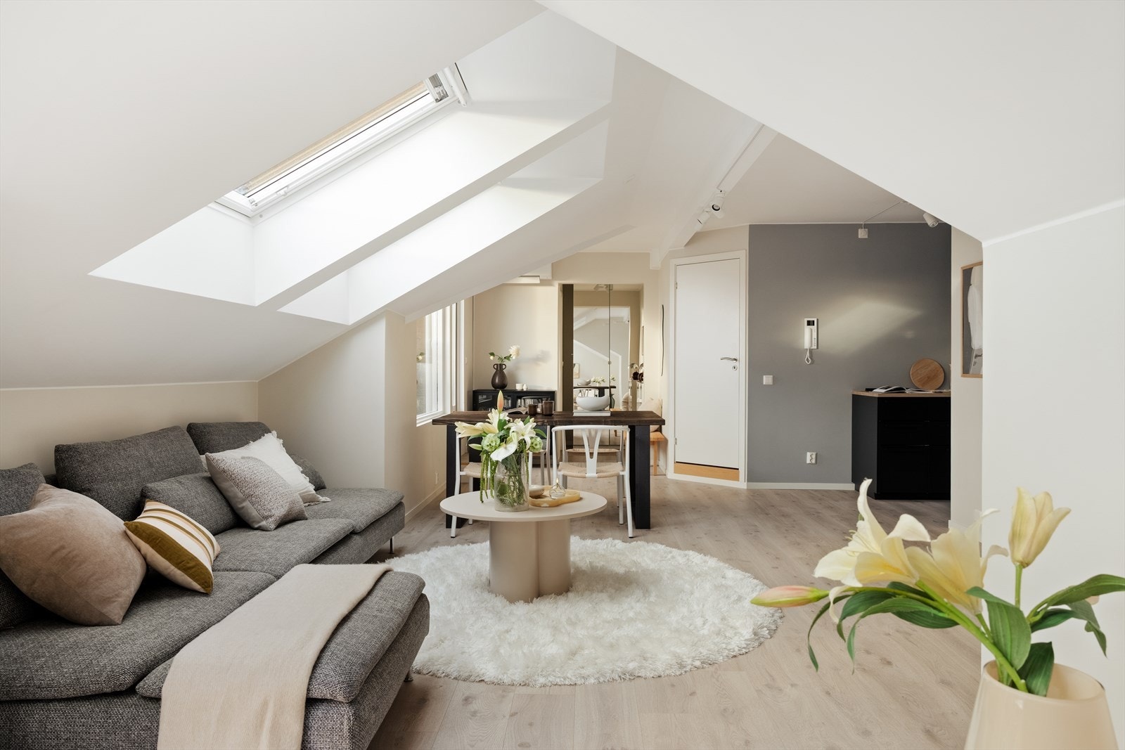 Aktiv Eiendomsmegling v/ Sigbjørn Helland og Mathias Helland Bøstrand har gleden av å presentere Birkeveien 25! Foto: Alex Coppo Galleribilde