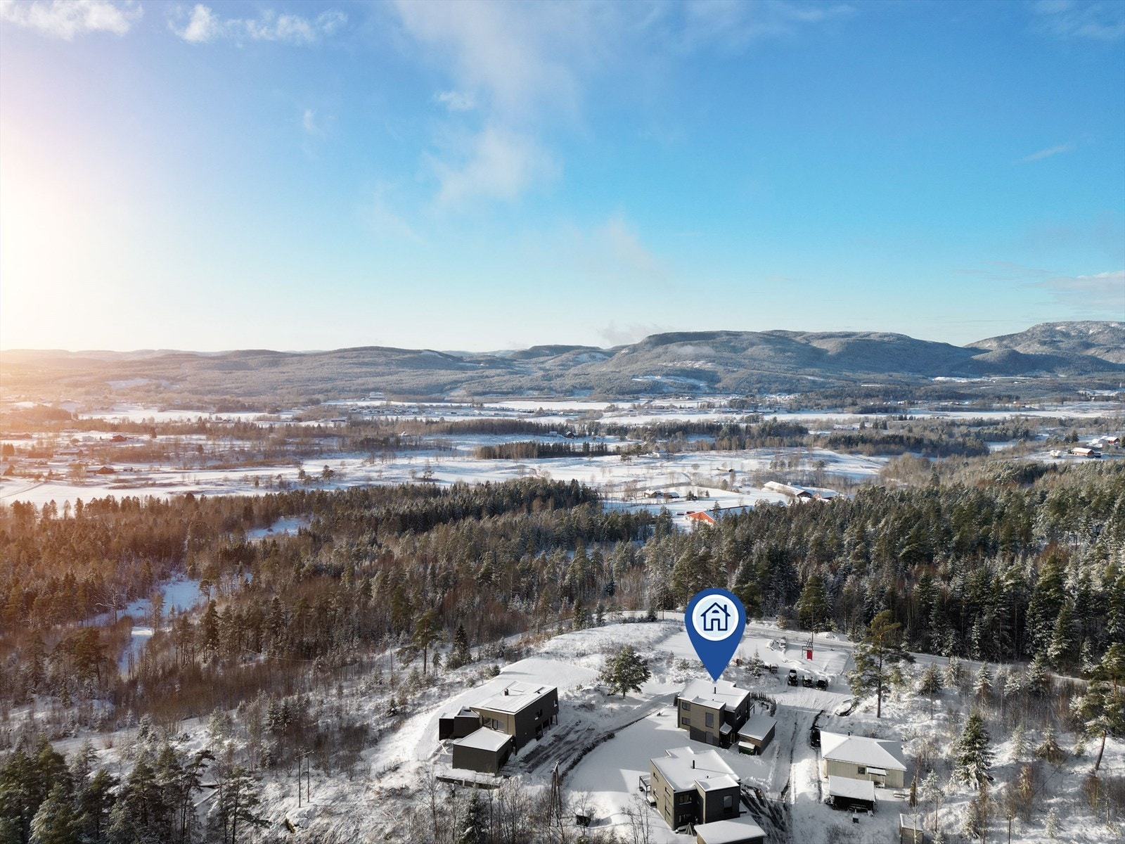 Fra Fjelldalsvegen går det flere fine naturstier hvor det er mulig å ta seg til Lille Skrehelle, Skrehelle og Ramsberget som kan tilby nydelig utsikt over hele distriktet. Galleribilde