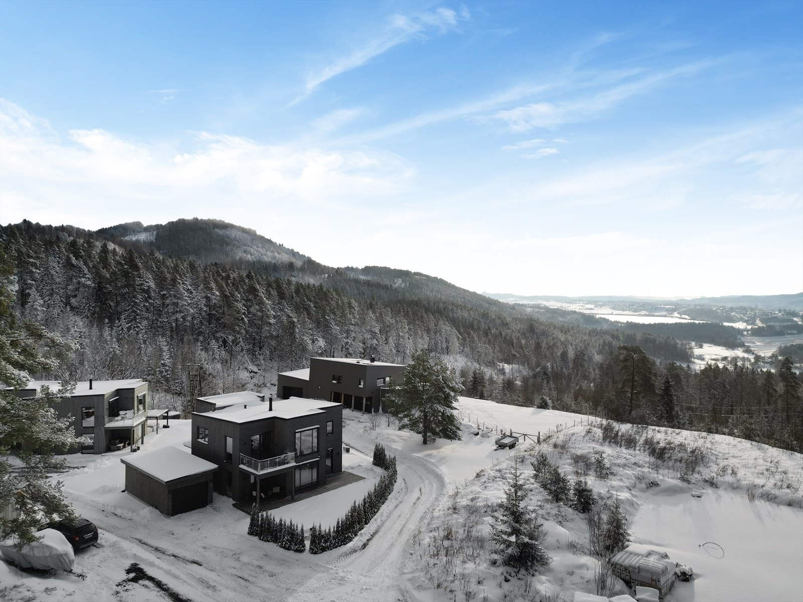 Det mindre boligfeltet som er etablert her består hovedsakelig av nyoppførte eneboliger, med fin og landlig beliggenhet. Galleribilde