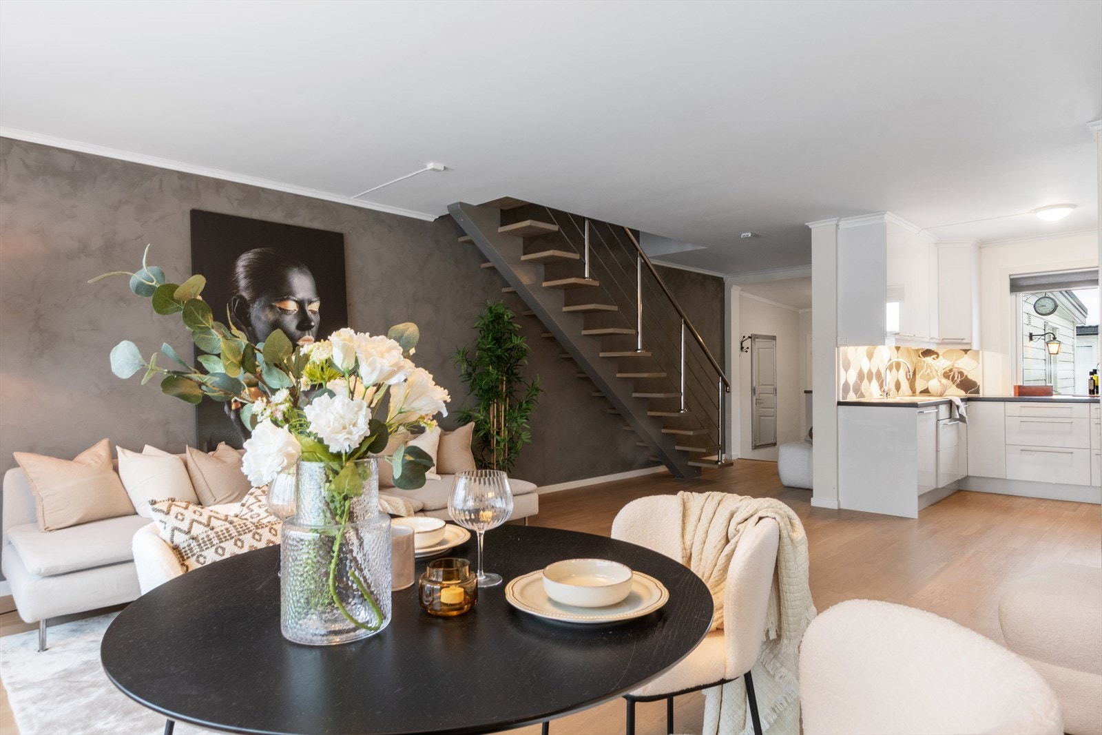 Sjekk denne lekre trappeløsningen ! Her er det meste gjennomtenkt og på stell ! Galleribilde