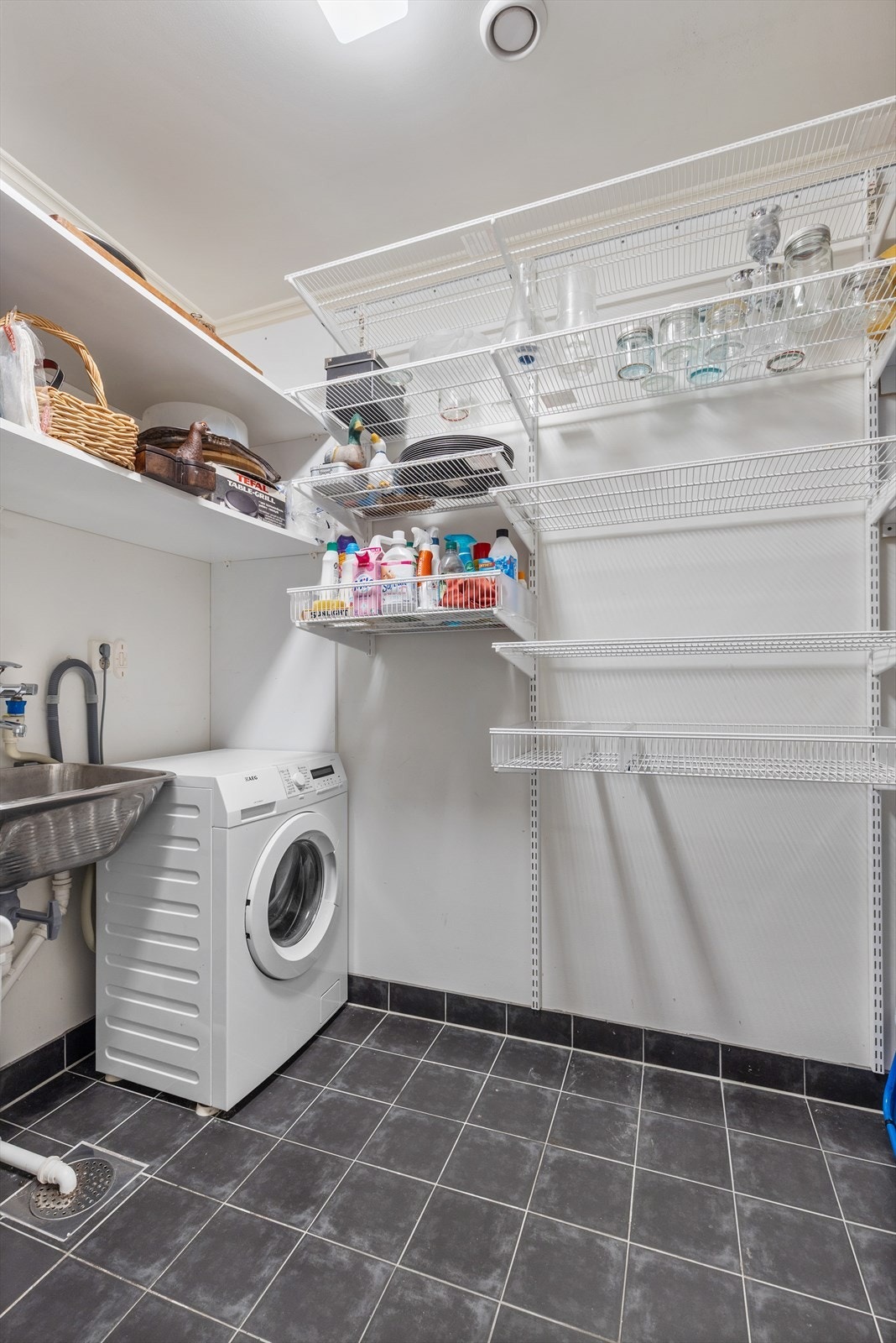 Separat vaskerom/bod med elektriske varmekabler. Galleribilde