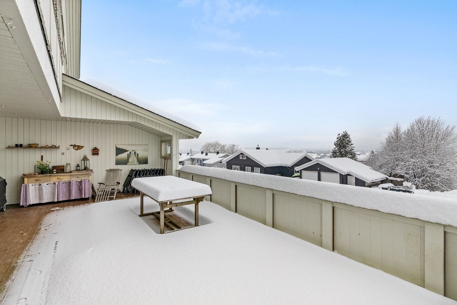 Terrassen ligger sørvestvendt med fantastiske solforhold. Galleribilde