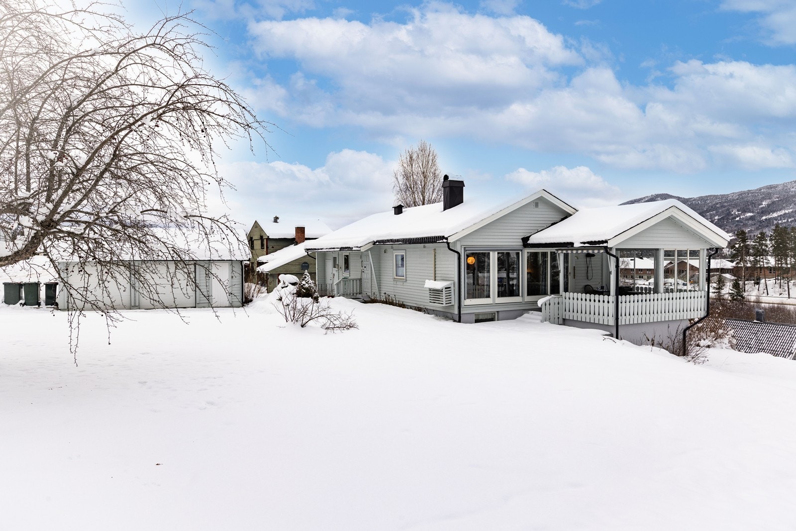 Velkommen til Lyngveien 16 - Presentert av Kristian Ruud i Eiendomsmegler 1 Modum (foto: Viken fototjenester v/Eirik Andersen) Galleribilde