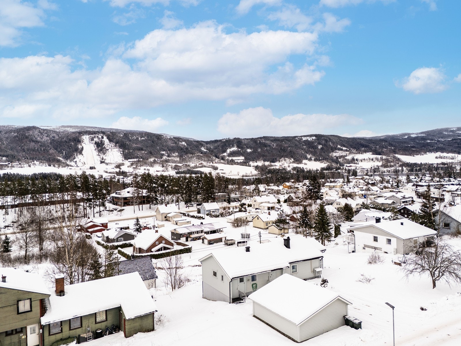 Barnevennlig og etablert boligområde rett ved populære Furumo. Galleribilde
