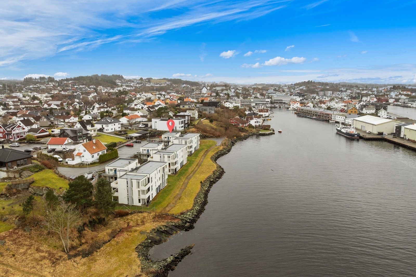 Beliggenhet ved innseilingen til vågen Galleribilde