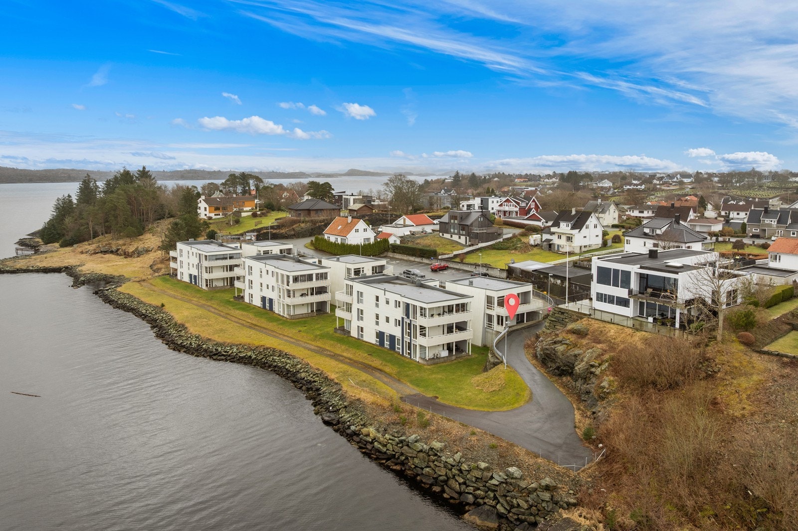 Flott beliggenhet ved innseilingen til Vågen Galleribilde