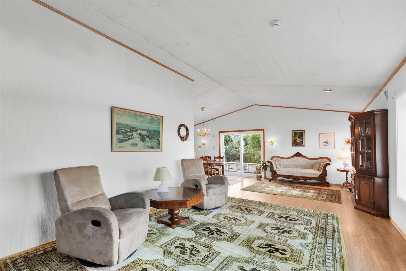 Stue - romslig med flere innredningsmuligheter Galleribilde