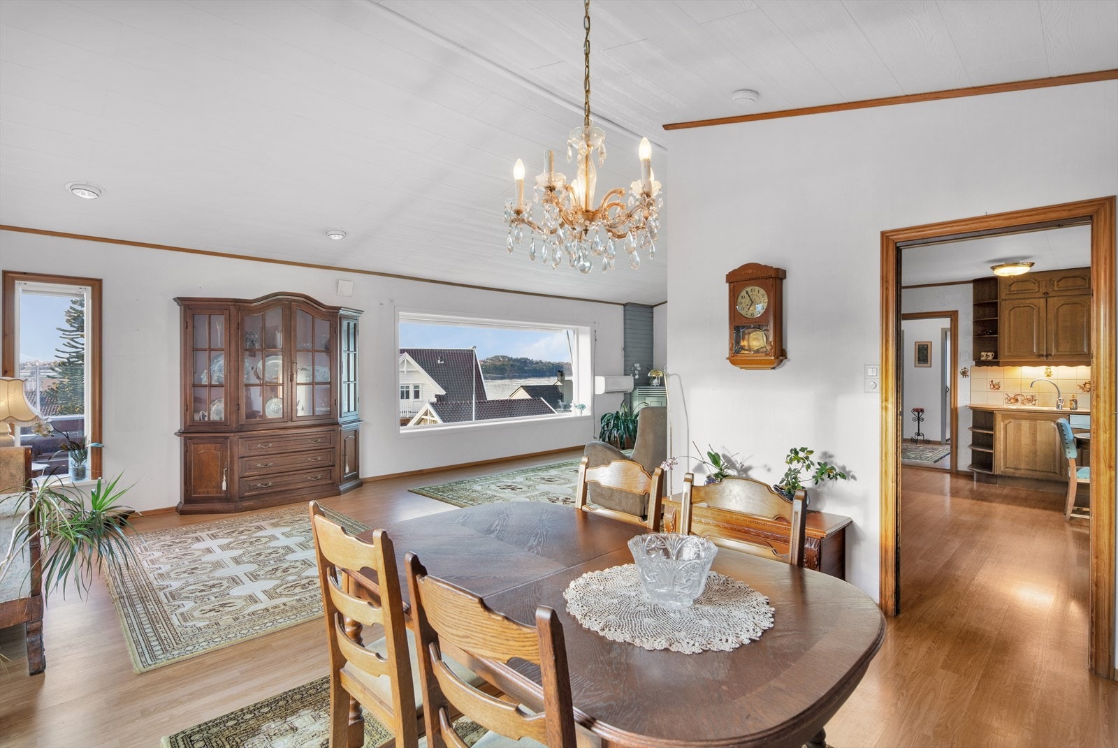 Stue - plass til stort spisebord Galleribilde