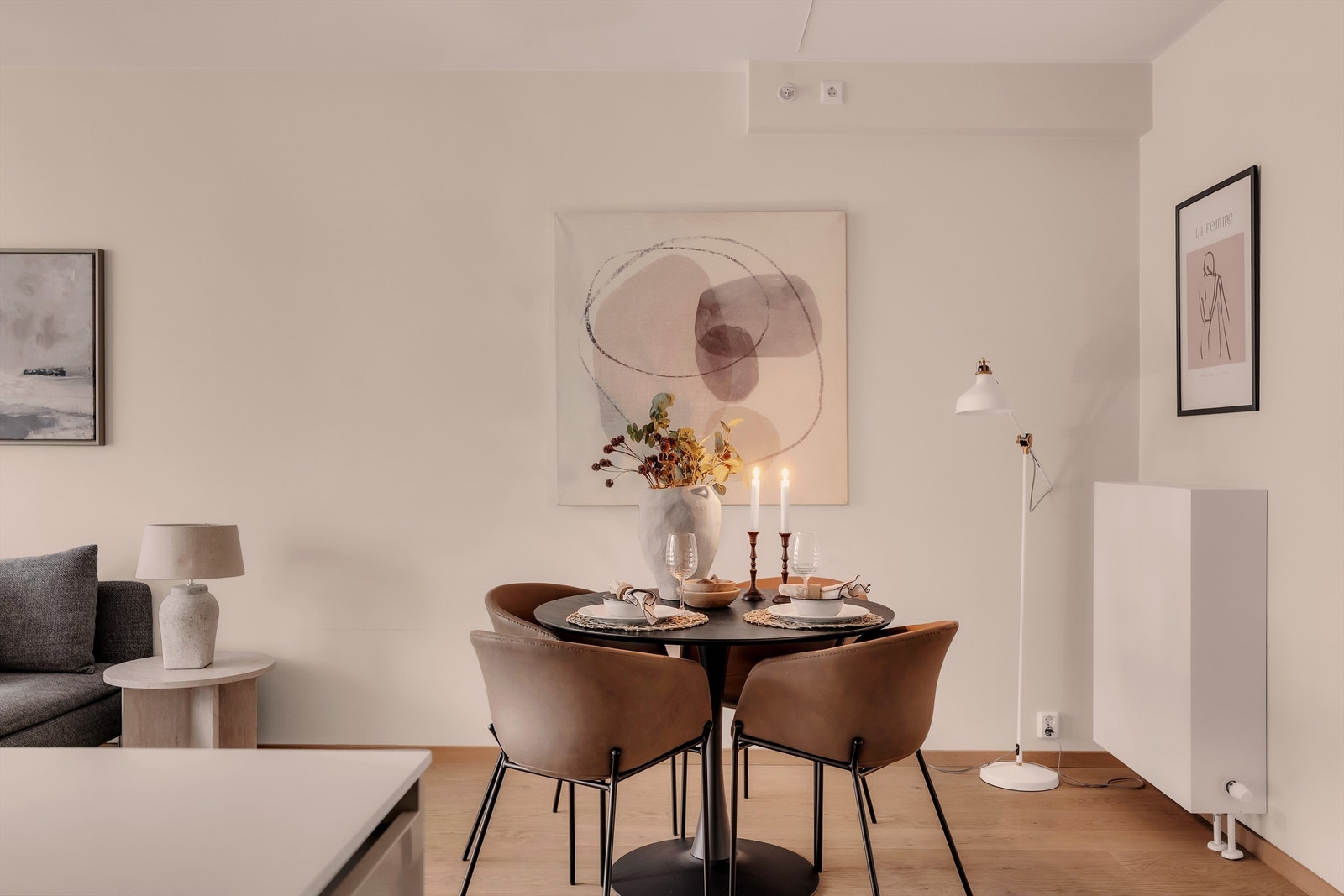 Tjuvholmen et område som har alt : sjø, strand, kultur, grønne omgivelser, handel, serveringssteder og kollektivtilbud, og er et ideelt sted for deg som ønsker å bo ved vannkanten, midt i byen. Foto: Nadia Frantsen, Isnitt. Galleribilde