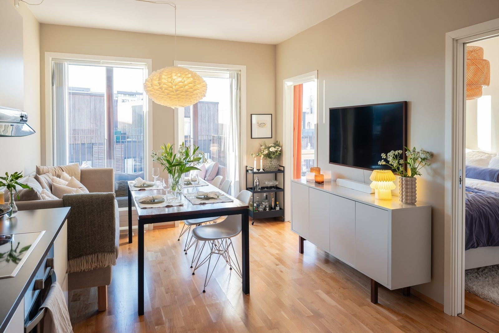 Leiligheten byr på åpen stue- og kjøkkenløsning, bad, balkong, soverom og entré. Galleribilde