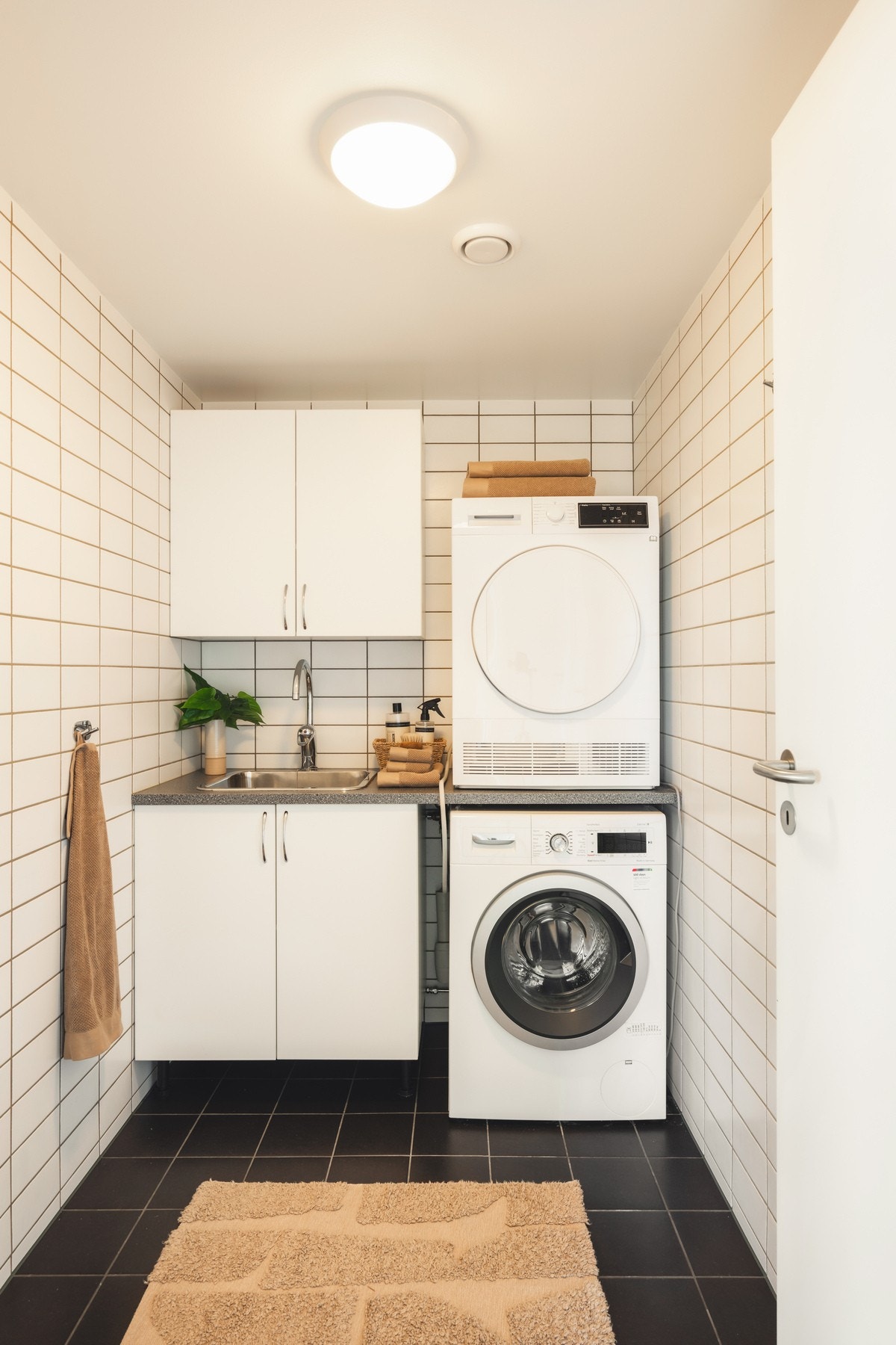 Leiligheten har eget praktisk vaskerom. Galleribilde