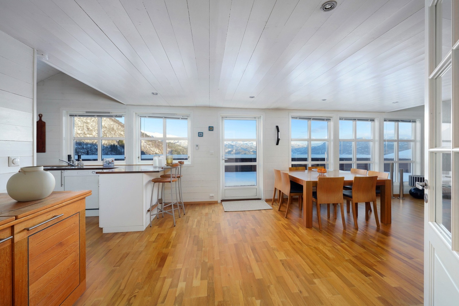 Store vindusflater mer strålende utsikt Galleribilde