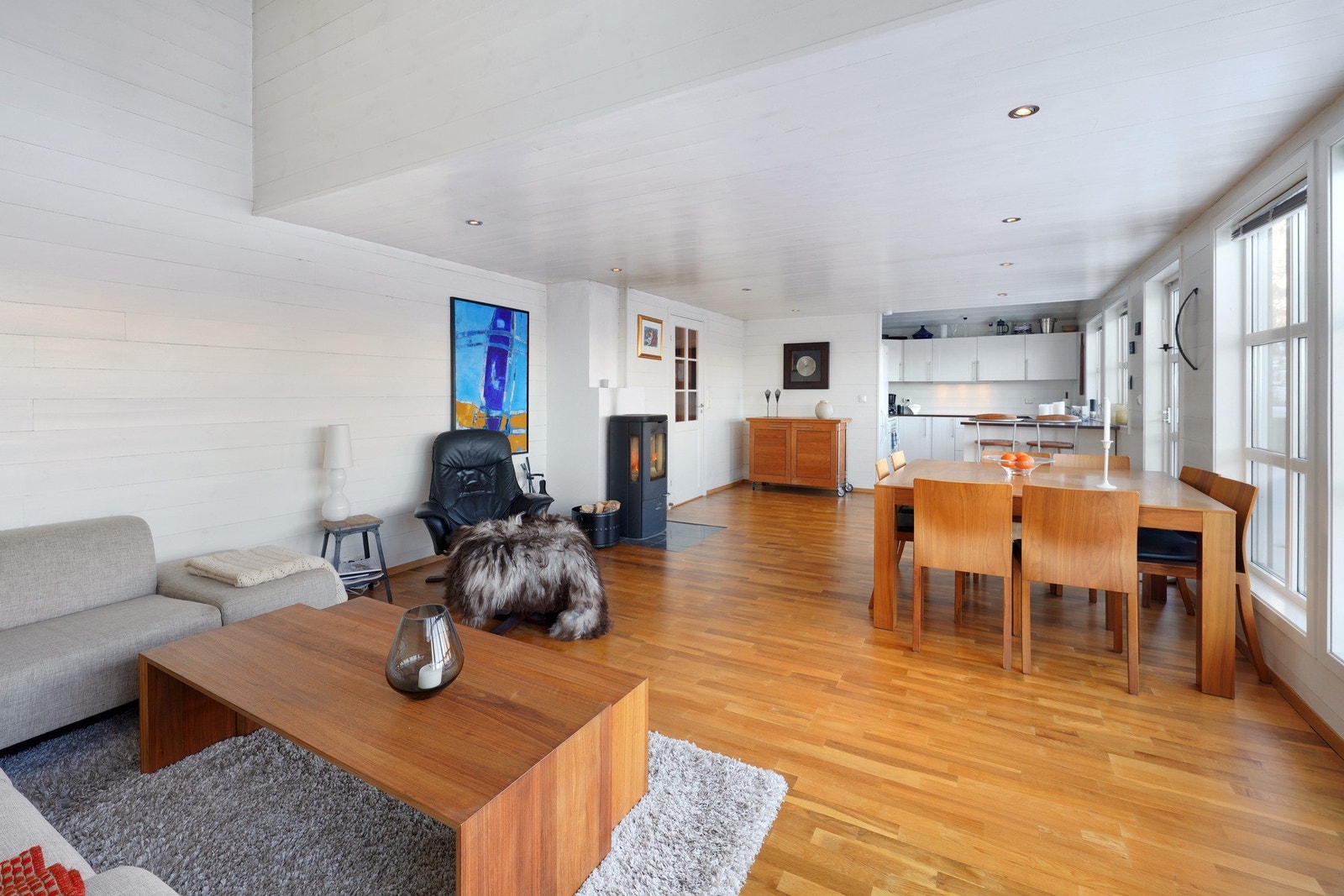 Vedovn er sentralt plassert i rommet Galleribilde