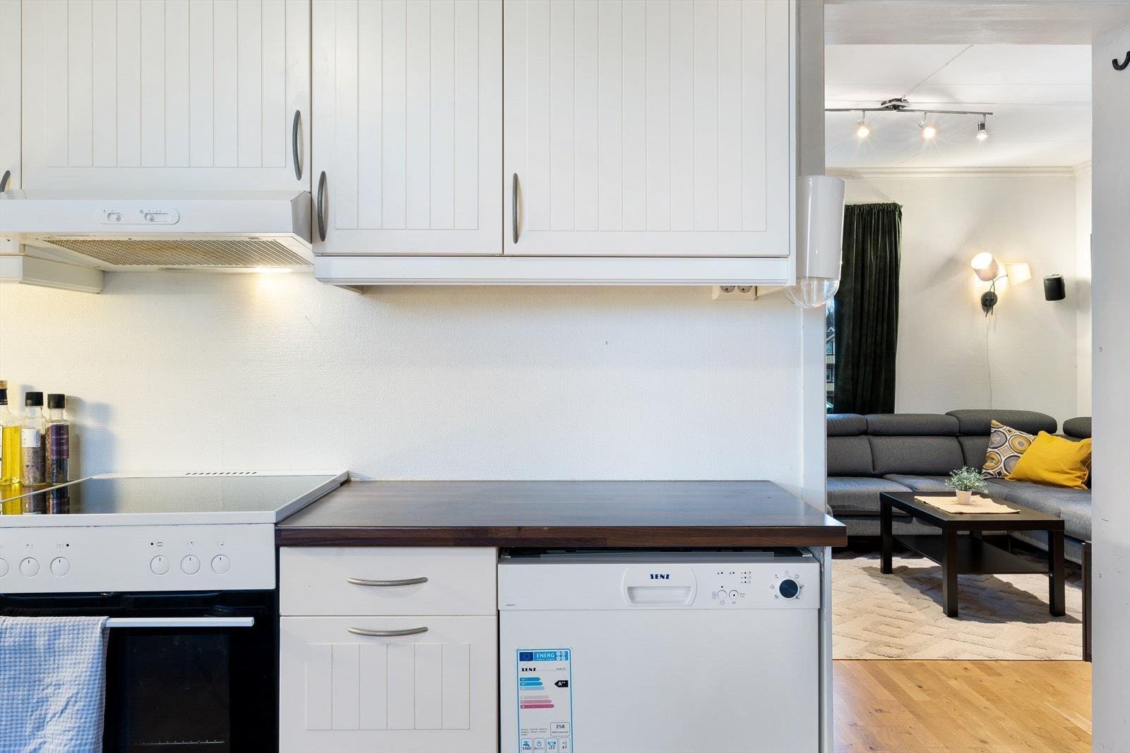 Leil. 2 - Fra kjøkken er det inngang til stuen. Galleribilde