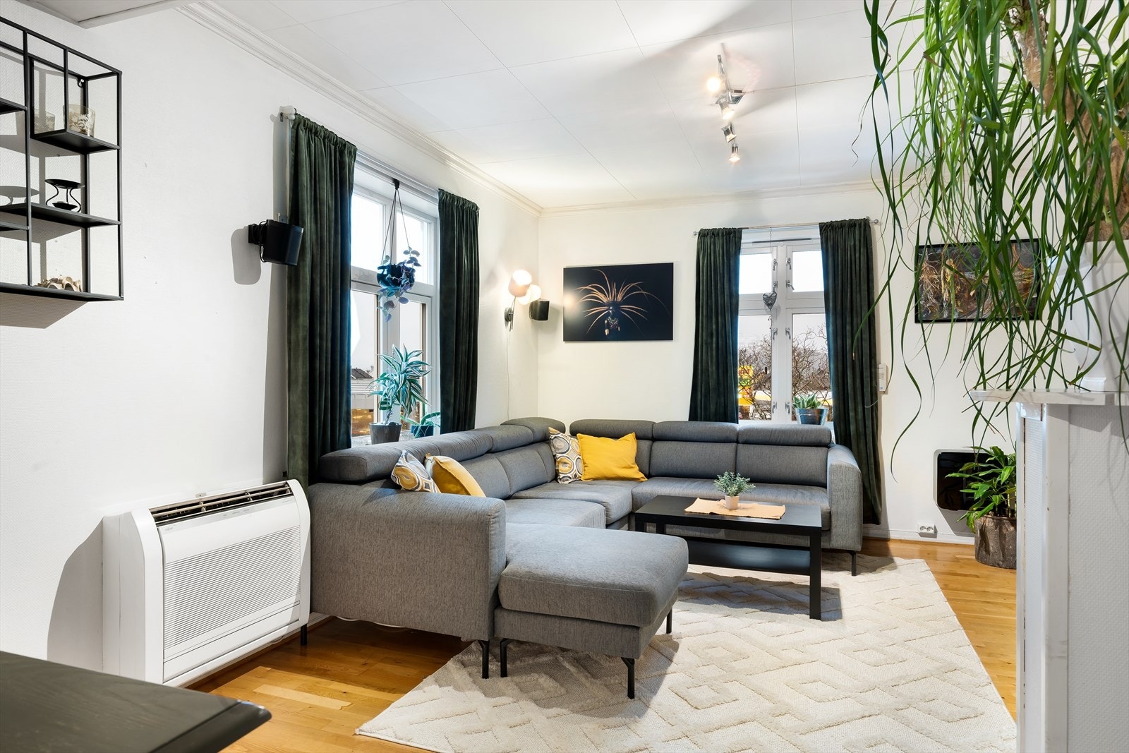 Leil. 2 - På vestveggen er det montert en luft-luft varmepumpe fra Fujitsu. Galleribilde