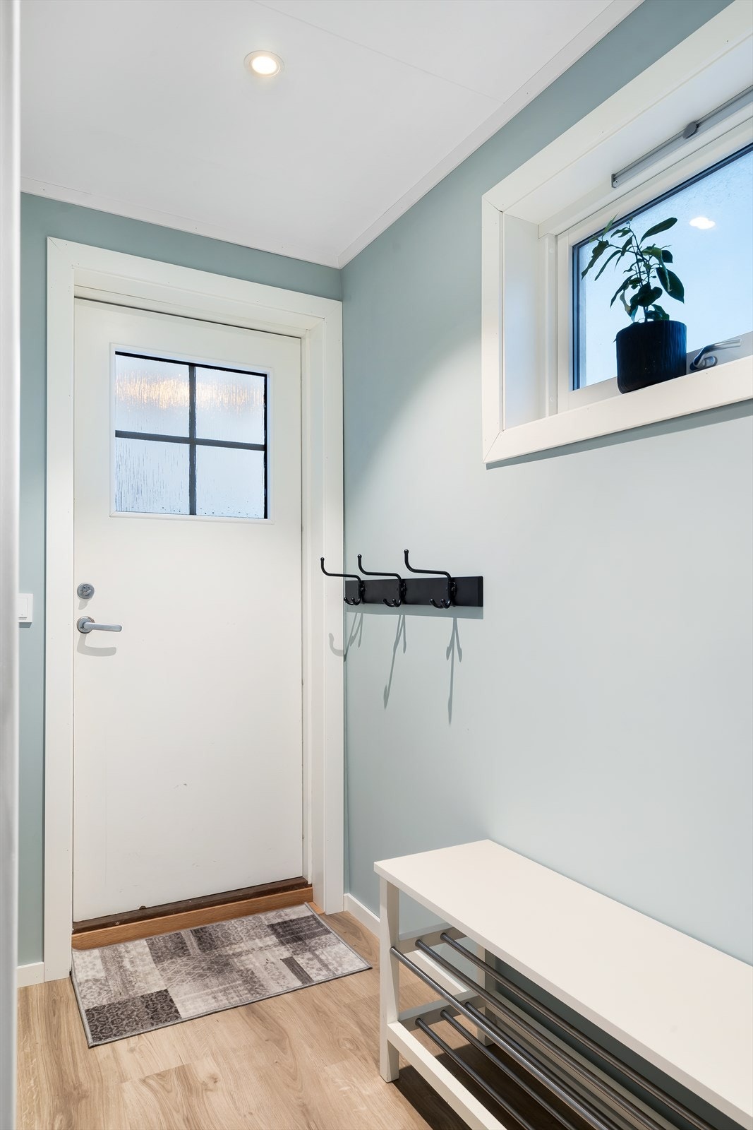 Leil. 2 - Inngangspartier for leiligheten er i 1. etasje mot vest. Galleribilde