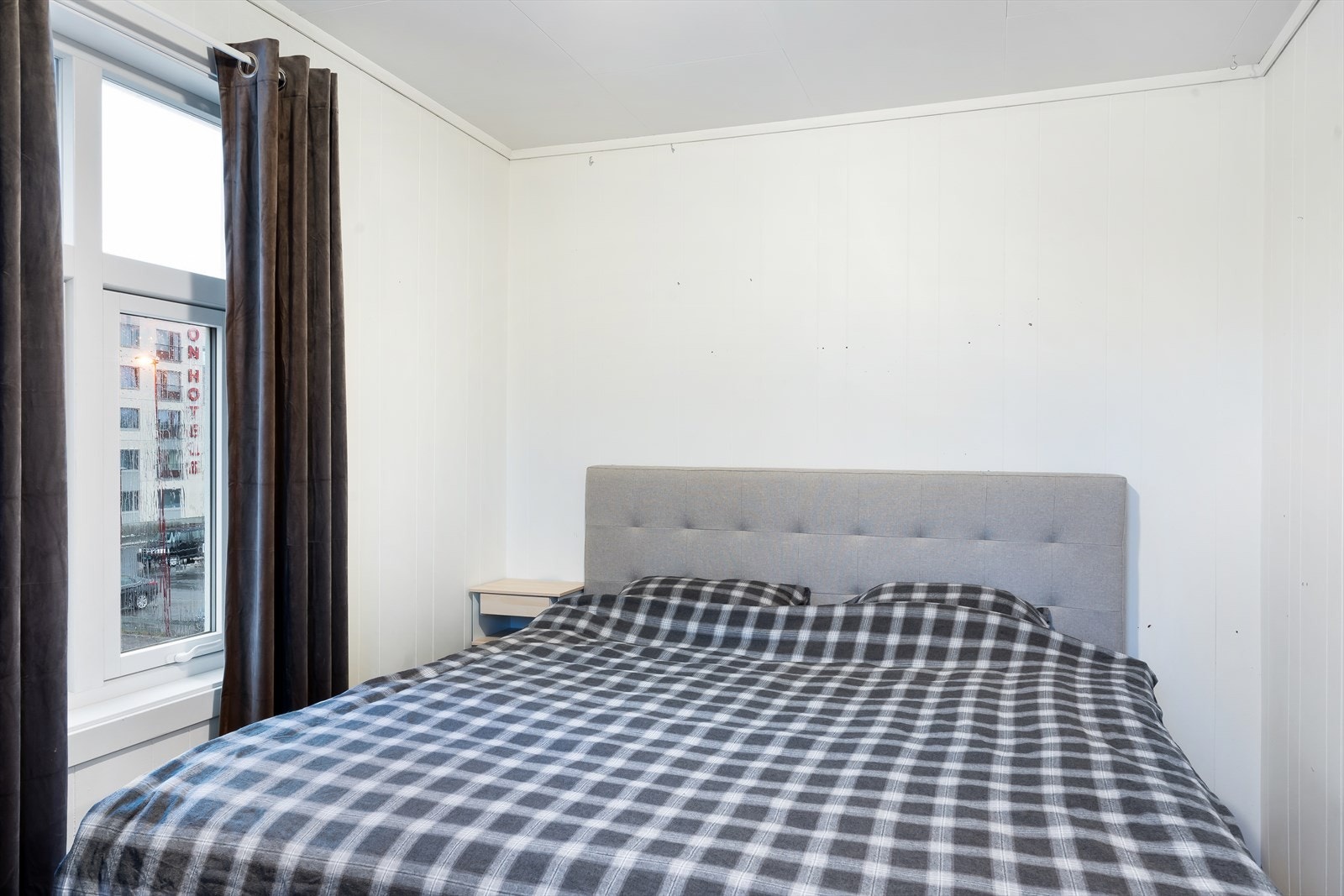 Leil. 2 - Fra soverommet er det utgang til en veranda. Galleribilde