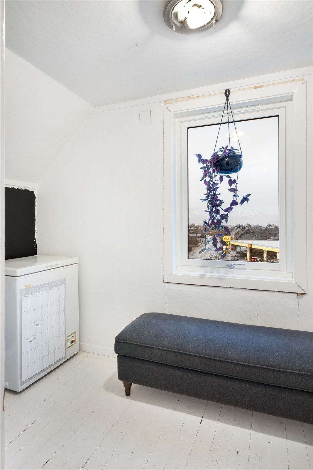 Disponibelt rom. Her er det satt inn nytt vindu i 2025. Galleribilde