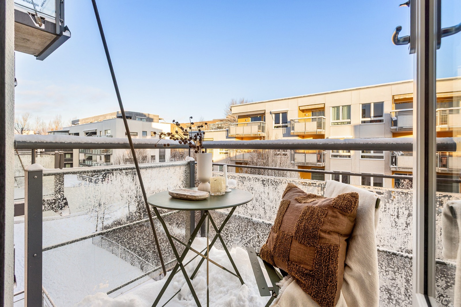 Med boligen følger det en hyggelig balkong på 2 kvm. Galleribilde