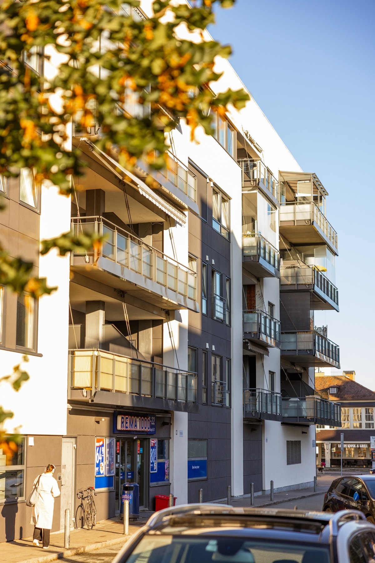 Rema 1000 holder til i samme bygg. Galleribilde