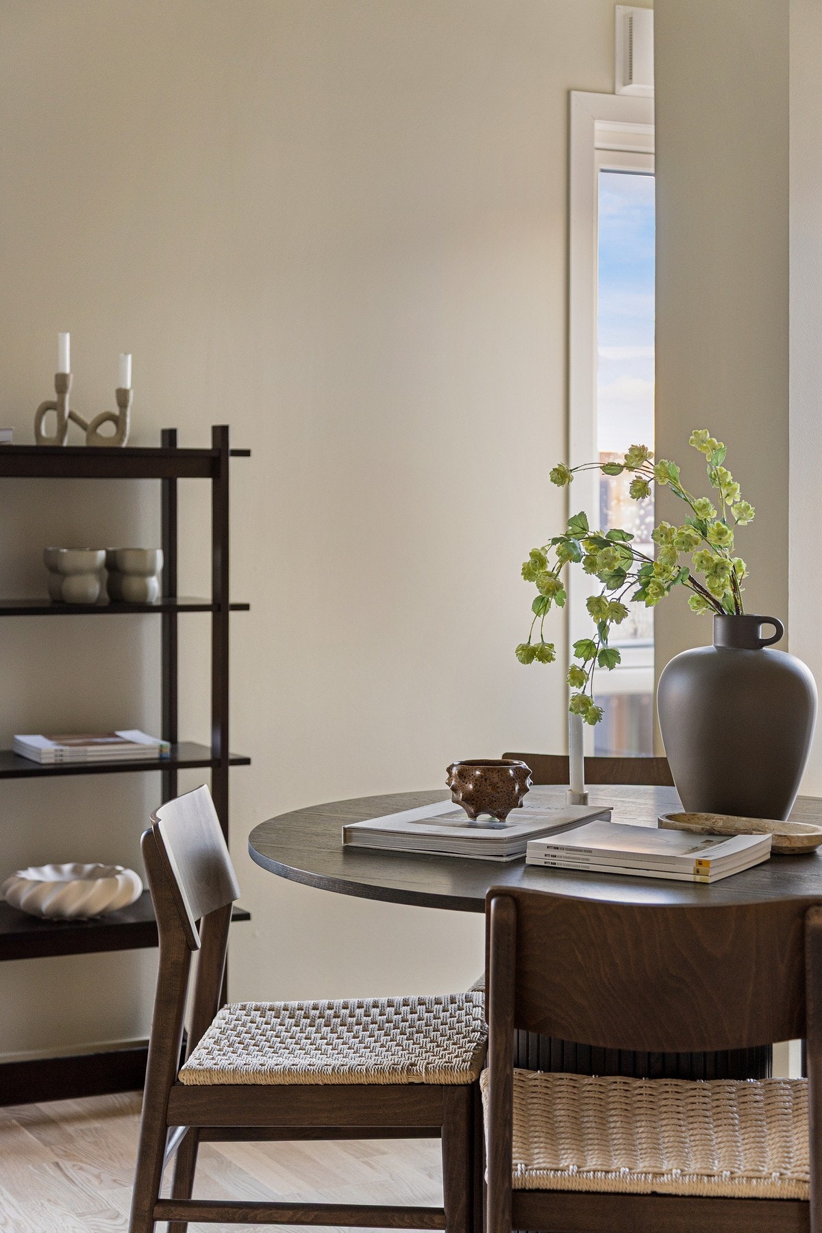 Inviter til hyggelige sammenkomster og gode middager. Galleribilde