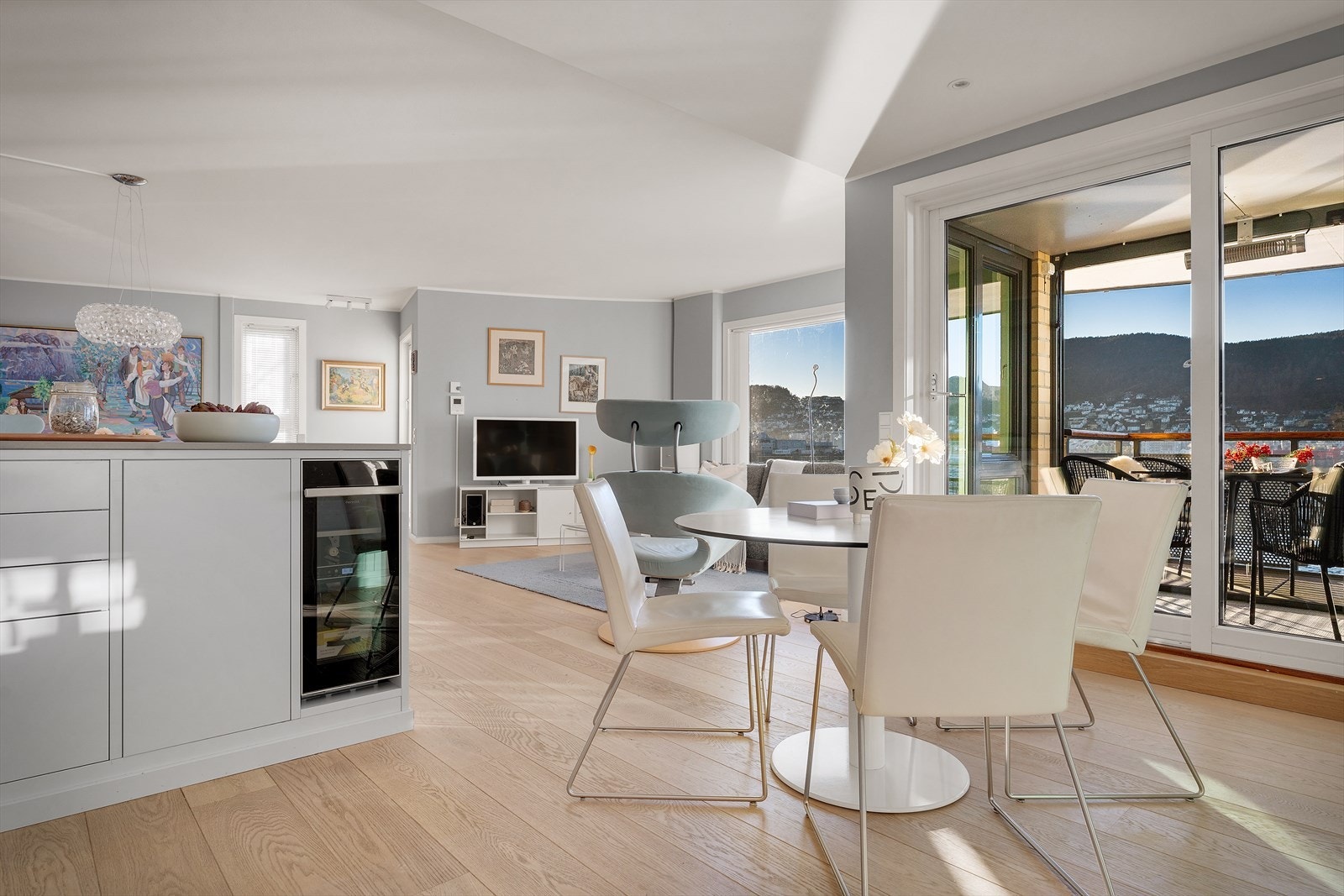 Eksklusiv og sjelden leilighet over to-plan med en rekke gode kvaliteter Galleribilde