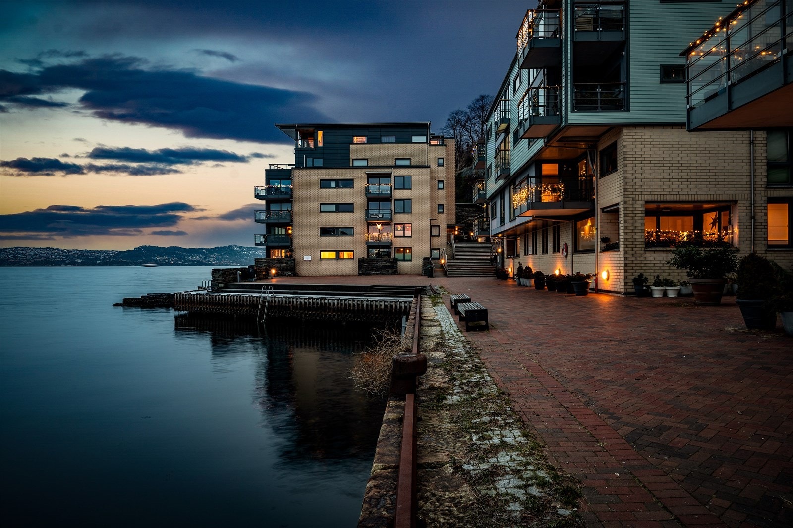 Området egner seg godt for barnefamilier med lekeplass like utenfor bygget. Fra verftet er det gangavstand til Haugeveien barnehage, Nordnes skole, Nykirken barnehage og Klosteret barnehage Galleribilde