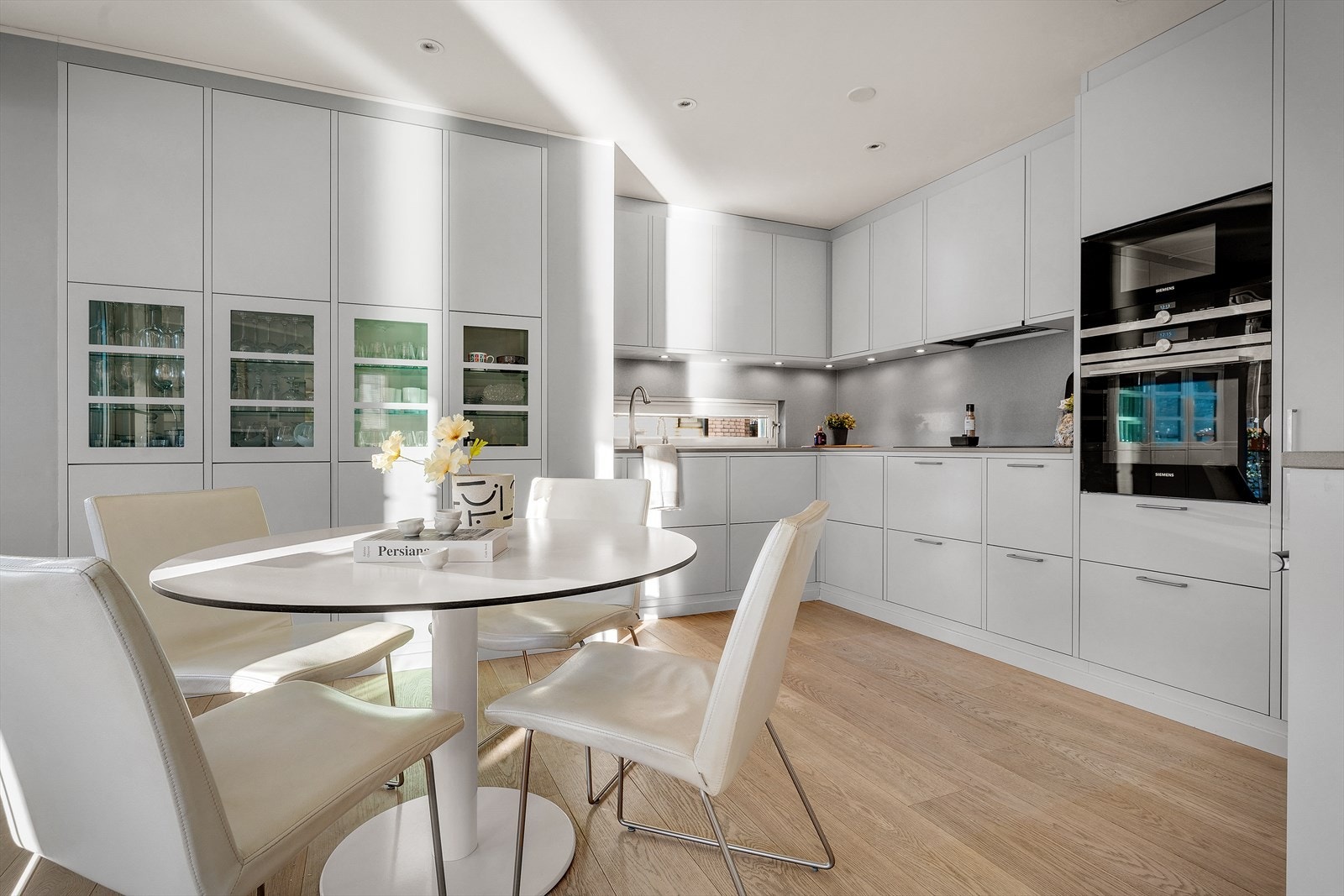 Moderne og stilfull kjøkkeninnredning fra 2016 Galleribilde