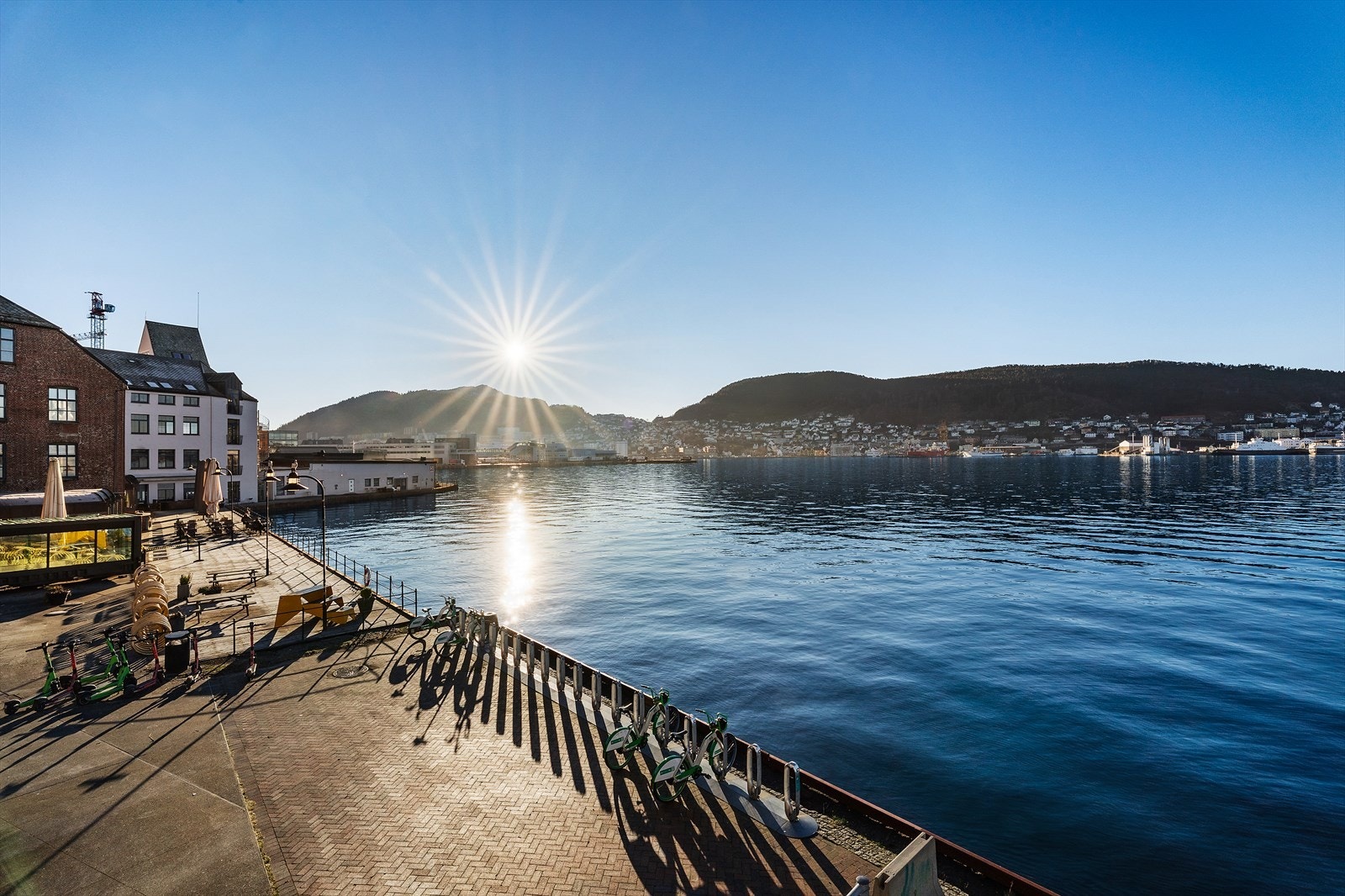 Ved hjelp av bysyklene som er plassert flere steder i nærområdet kommer du deg enkelt rundt i bykjernen Galleribilde