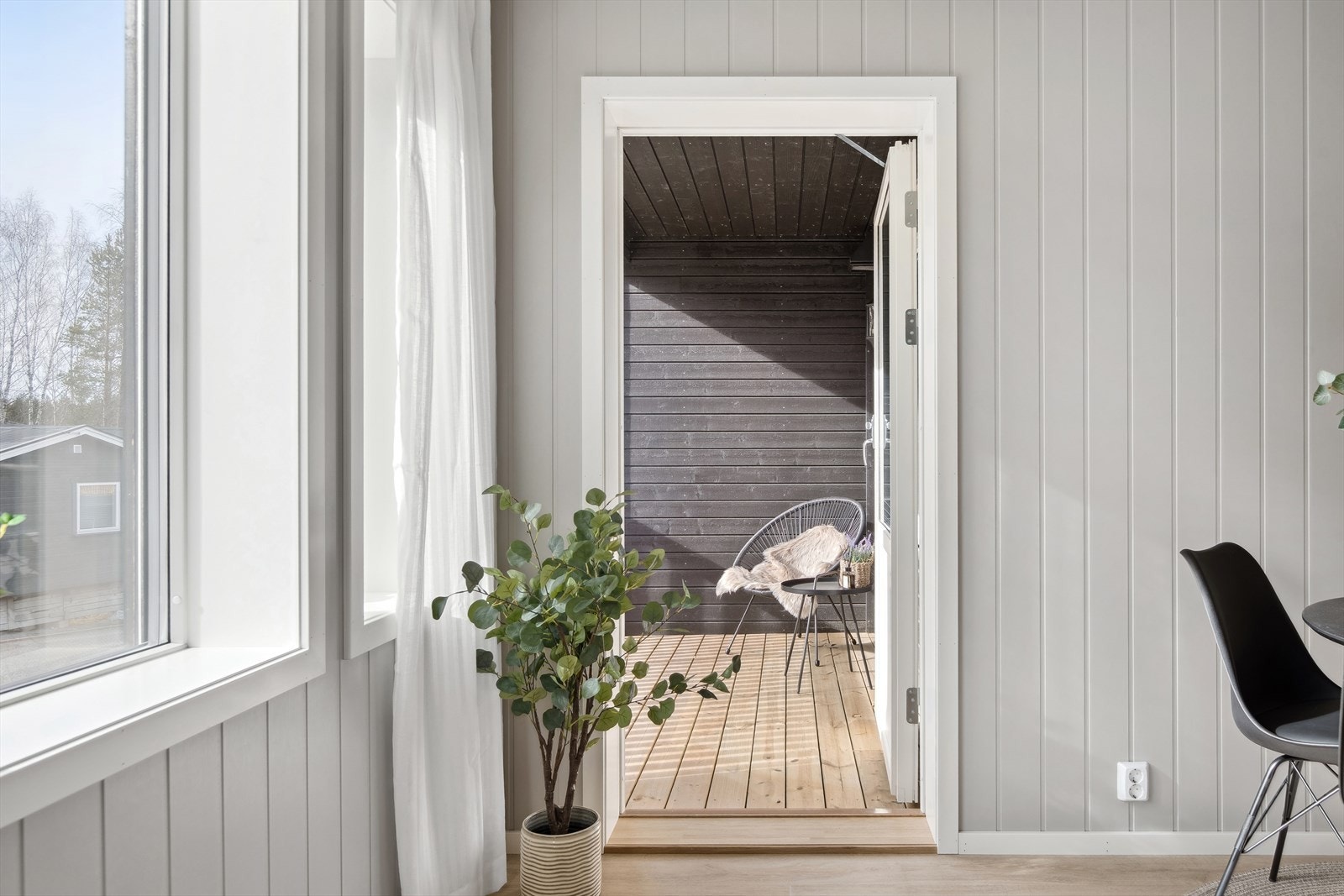 Utgang til balkong. Galleribilde