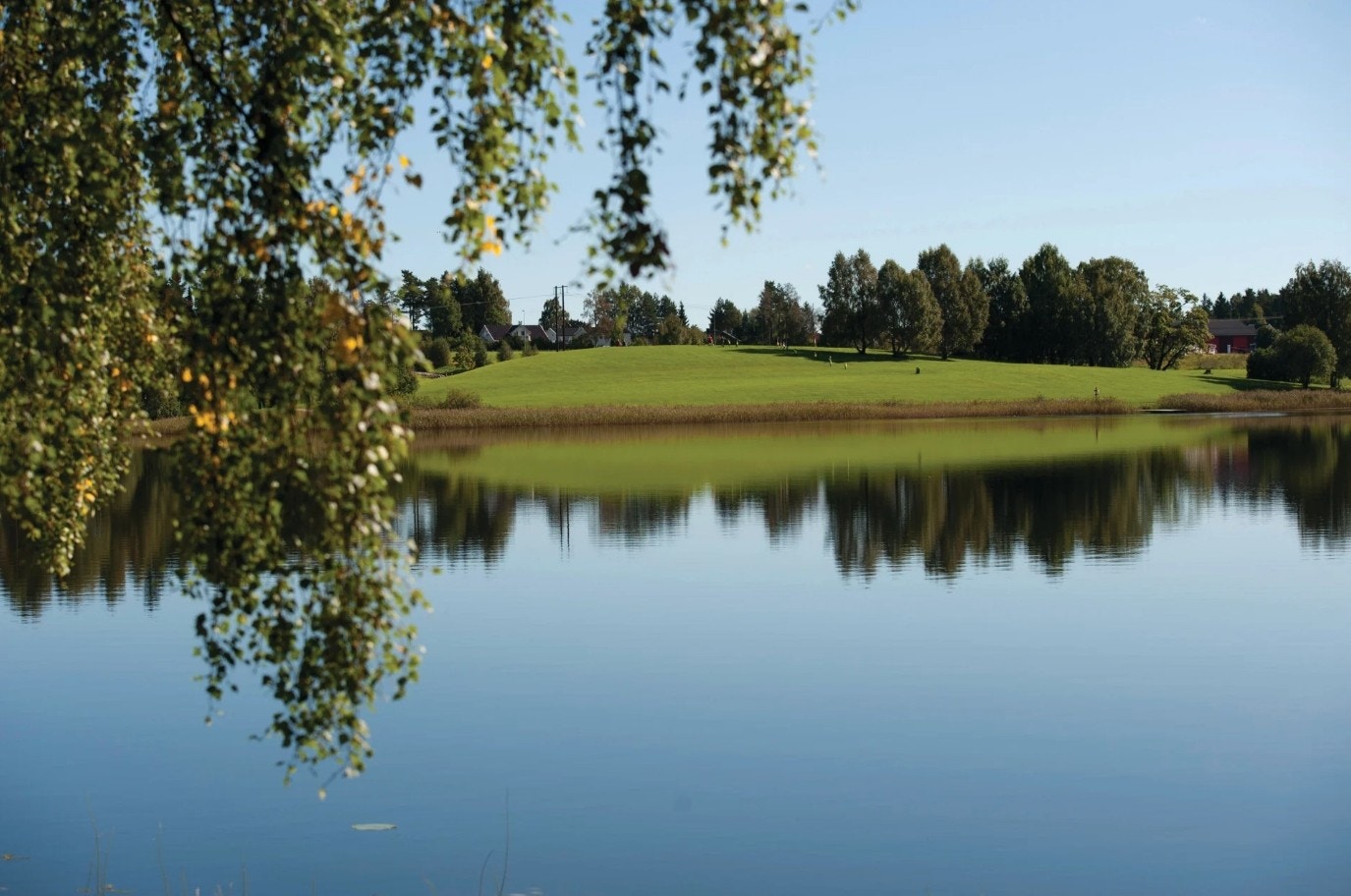 Nordbytjernet ligger ca. 10 minutters gange unna og er et fantastisk friluftsområde med hyggelig samt badestrand Galleribilde