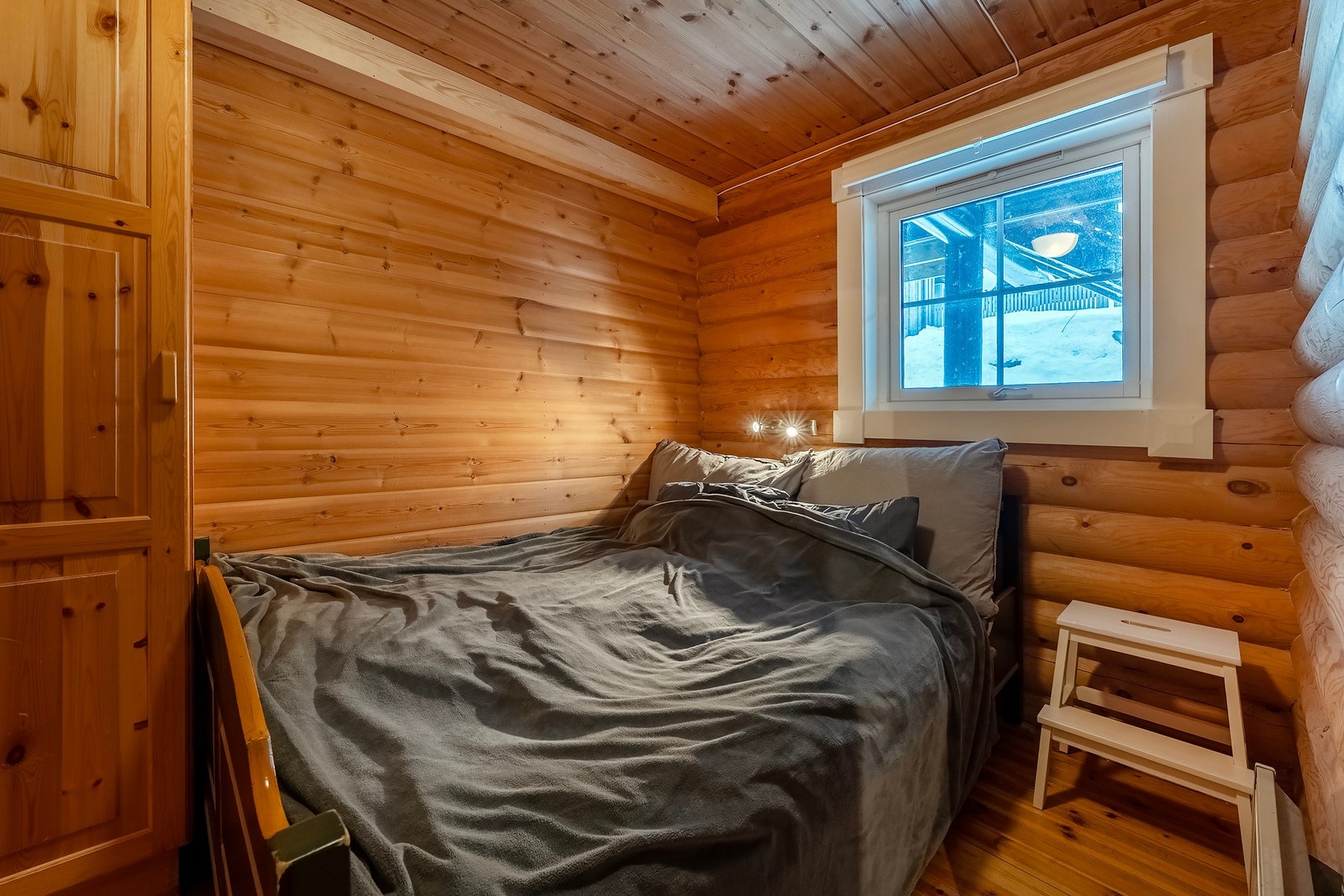 Soverommene er av romslig størrelse og med plass til dobbeltseng eller annet ønsket møblement. Galleribilde