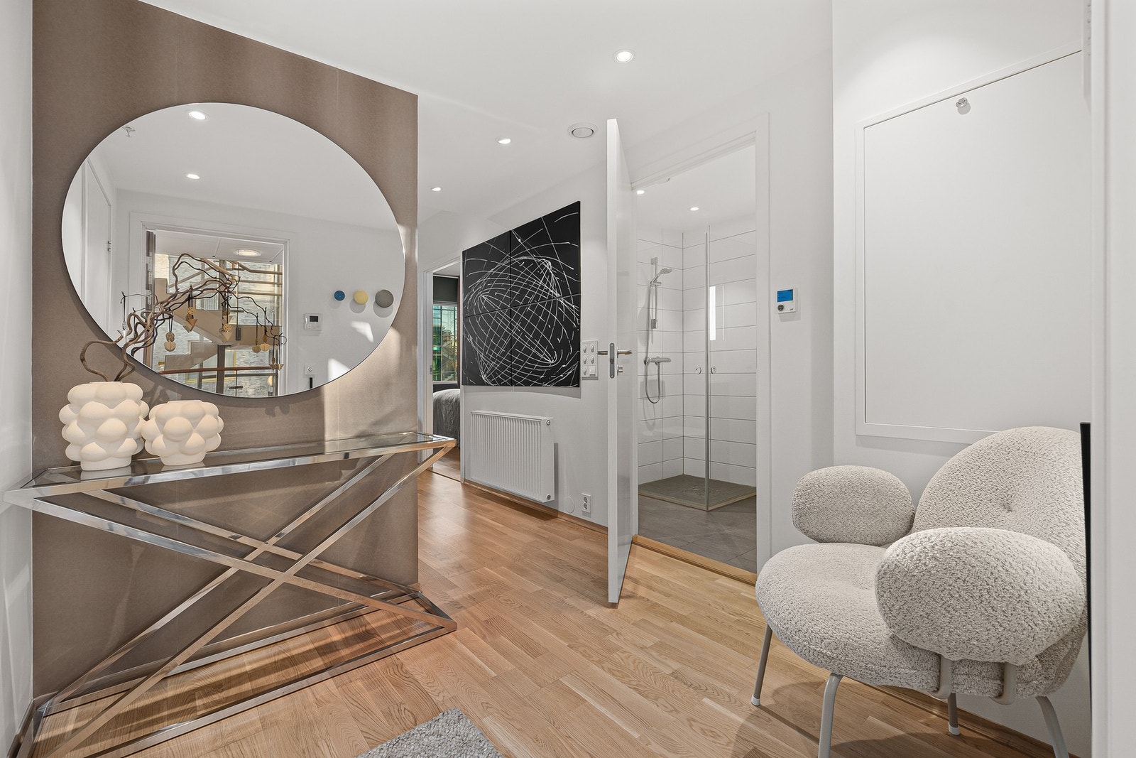 Romslig og innbydende inngangsparti på ca 5m². Galleribilde