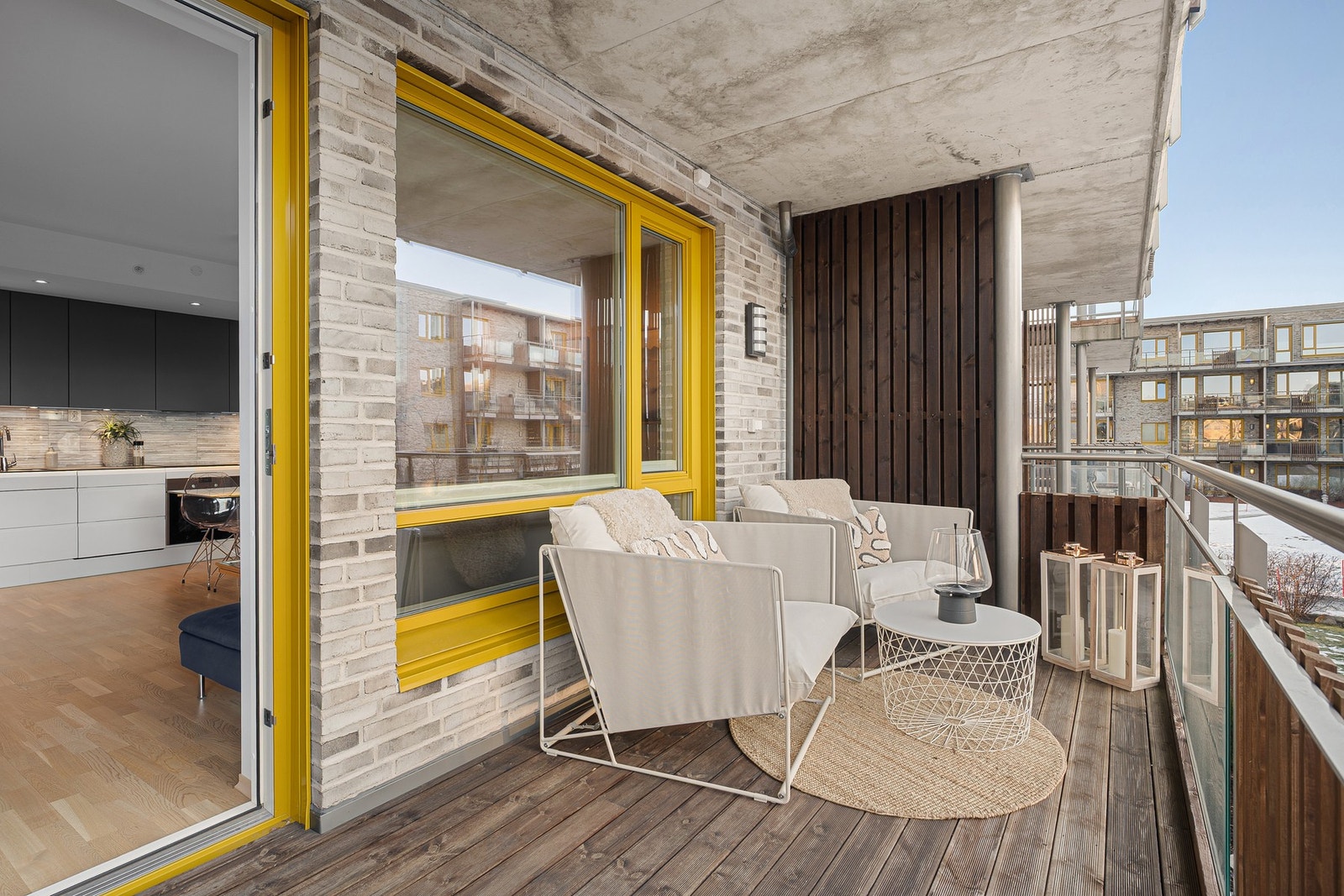 Her har man god plass til ønsket utemøblement. Galleribilde