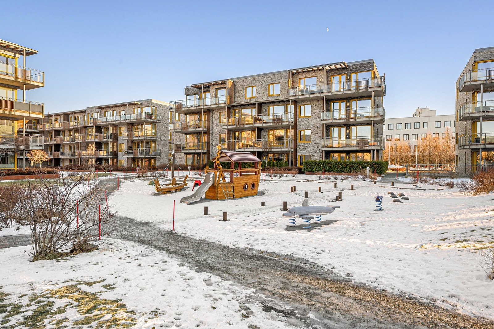 Leiligheten ligger i en særdeles populært boområde nede på Grilstad. Galleribilde