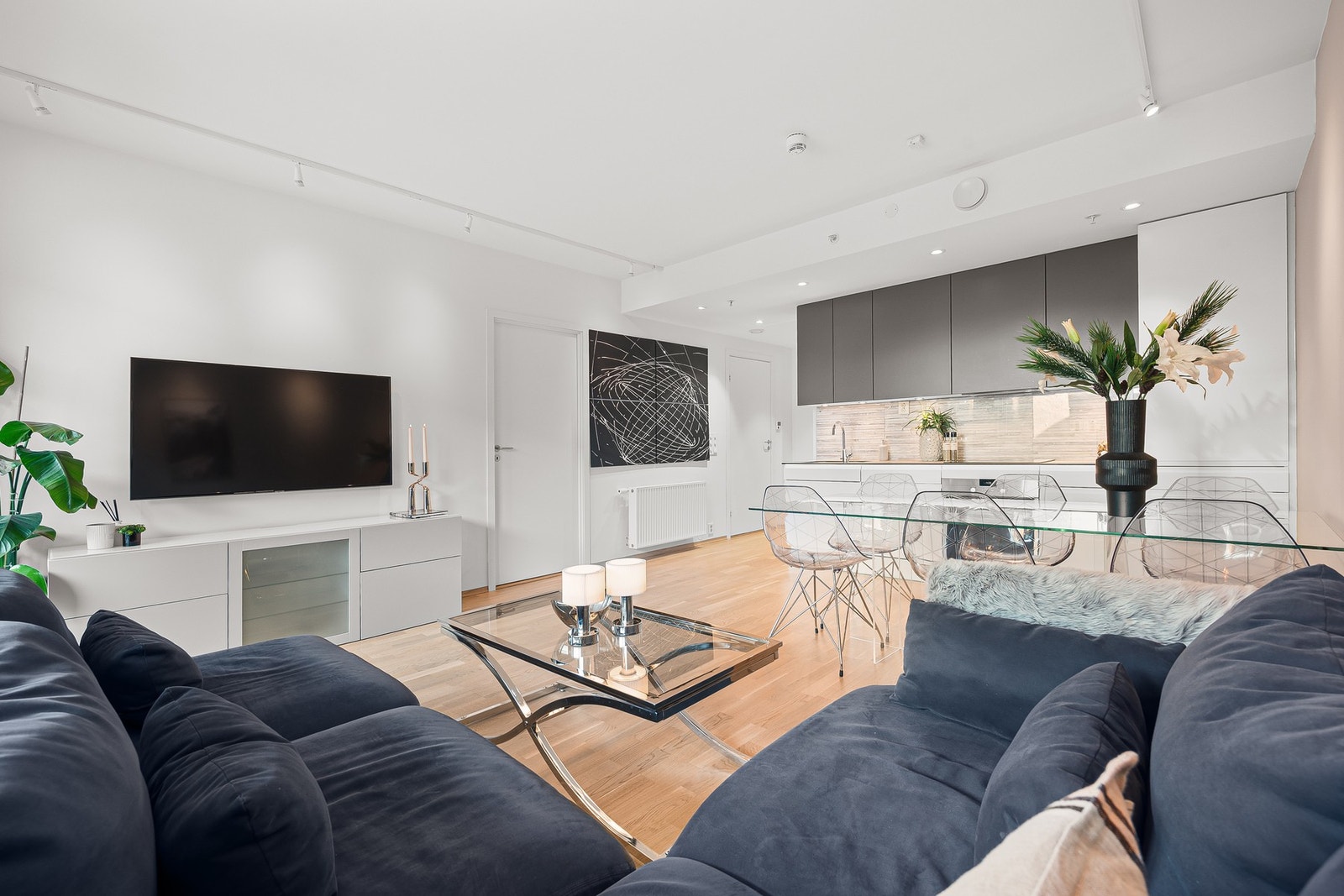 Boligen holder en særdeles god standard som gjenspeiles i tilstandsrapporten fra takstmann med TG0/TG1 på alle punkter. Galleribilde