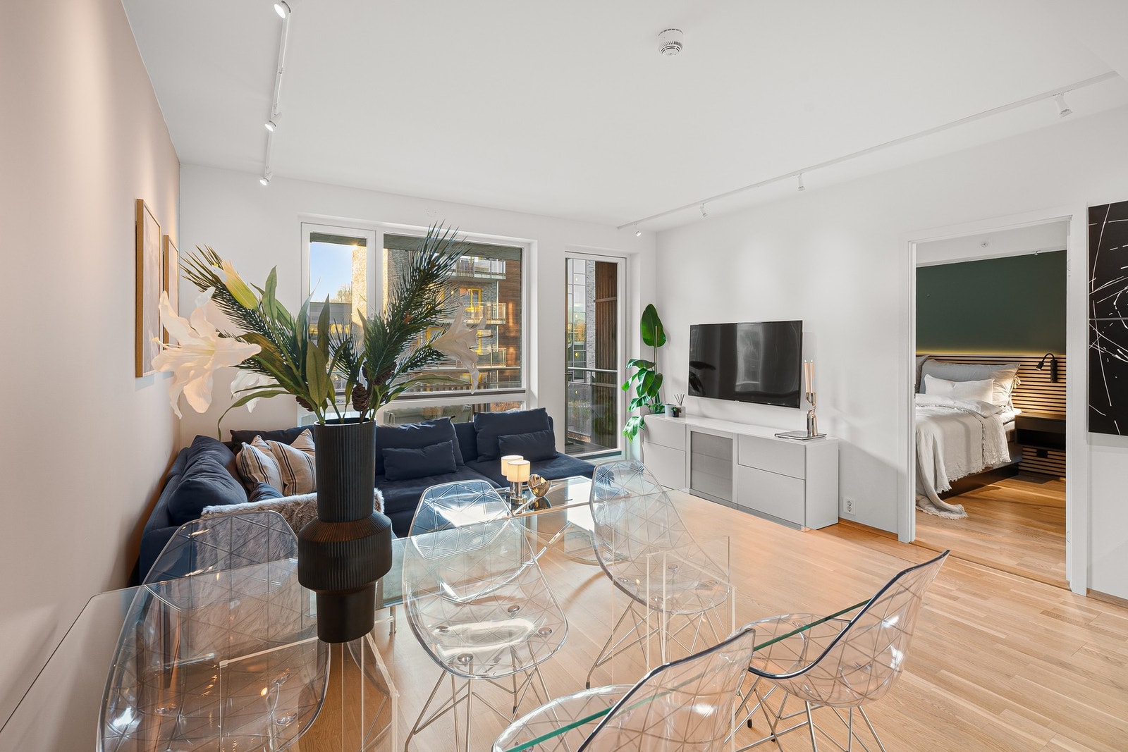 Leiligheten fremstår som oppgradert fra byggeår med spotter i alle rom, oppgradert til ELKO Plus m.m. Galleribilde