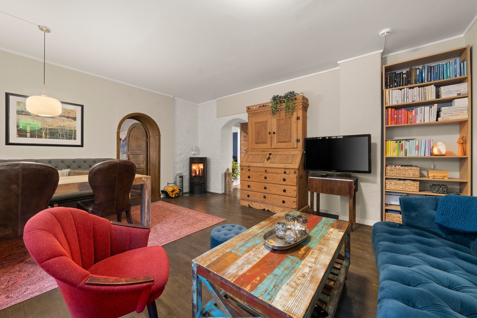 Den koselige vedovnen skaper ekstra hygge og varme - spesielt hyggelig på kjølige høst- og vinterkvelder Galleribilde