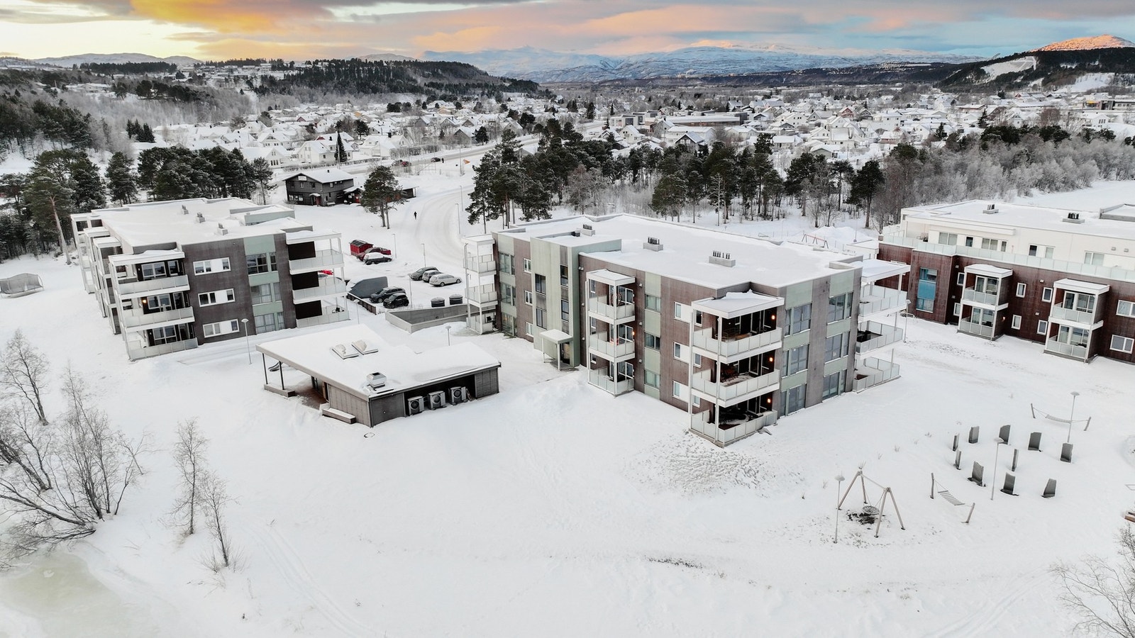 Alta kommune er "15-minutt-byen". Uansett hvor du er i byen, så er du nærmest aldri lenger unna enn 15 minutter - enten det er til badeland, snøscooterløyper, alpinbakke, kjøpesenter eller flyplass. Galleribilde