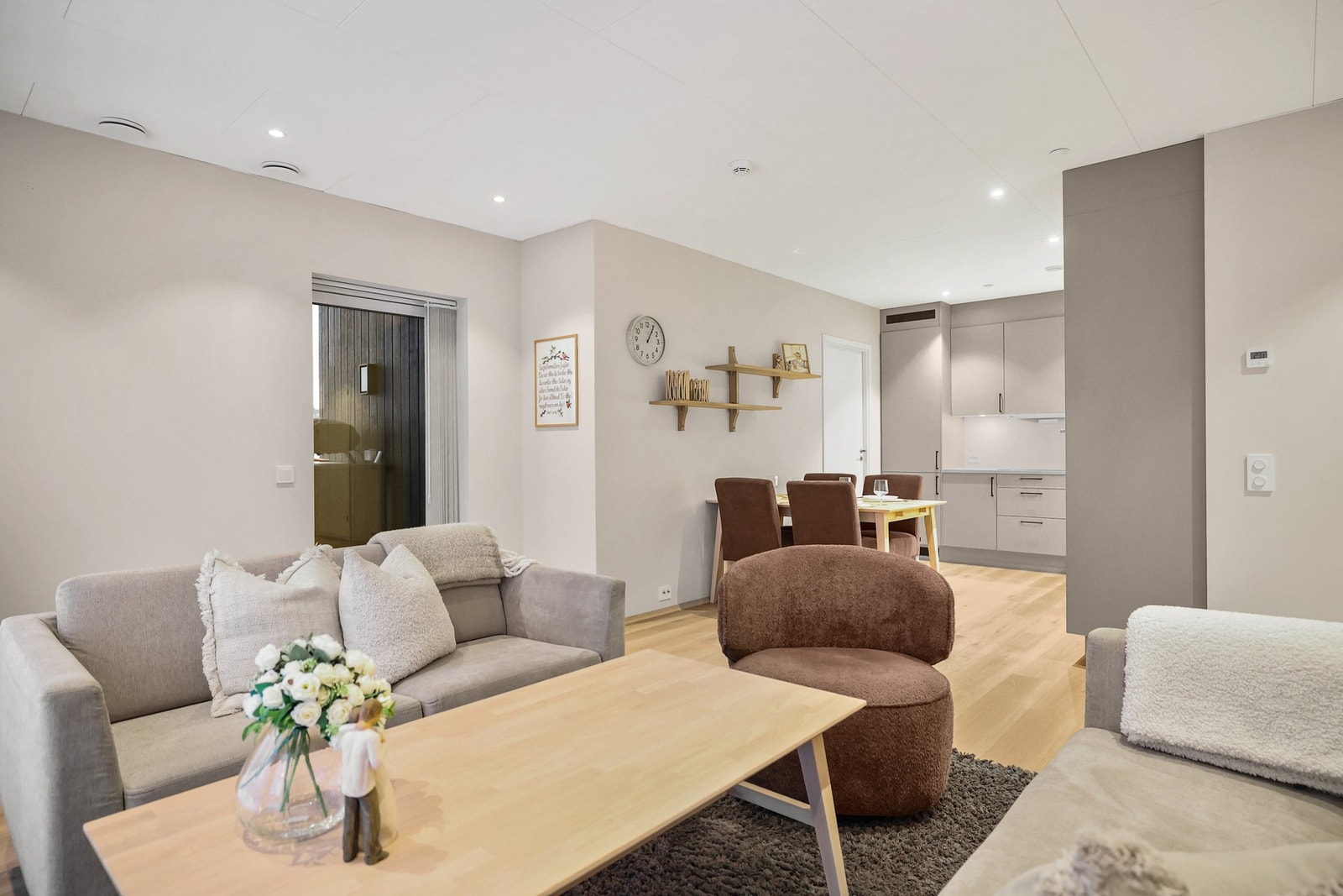 Fra stue er det utgang til en trivelig terrasse. Galleribilde