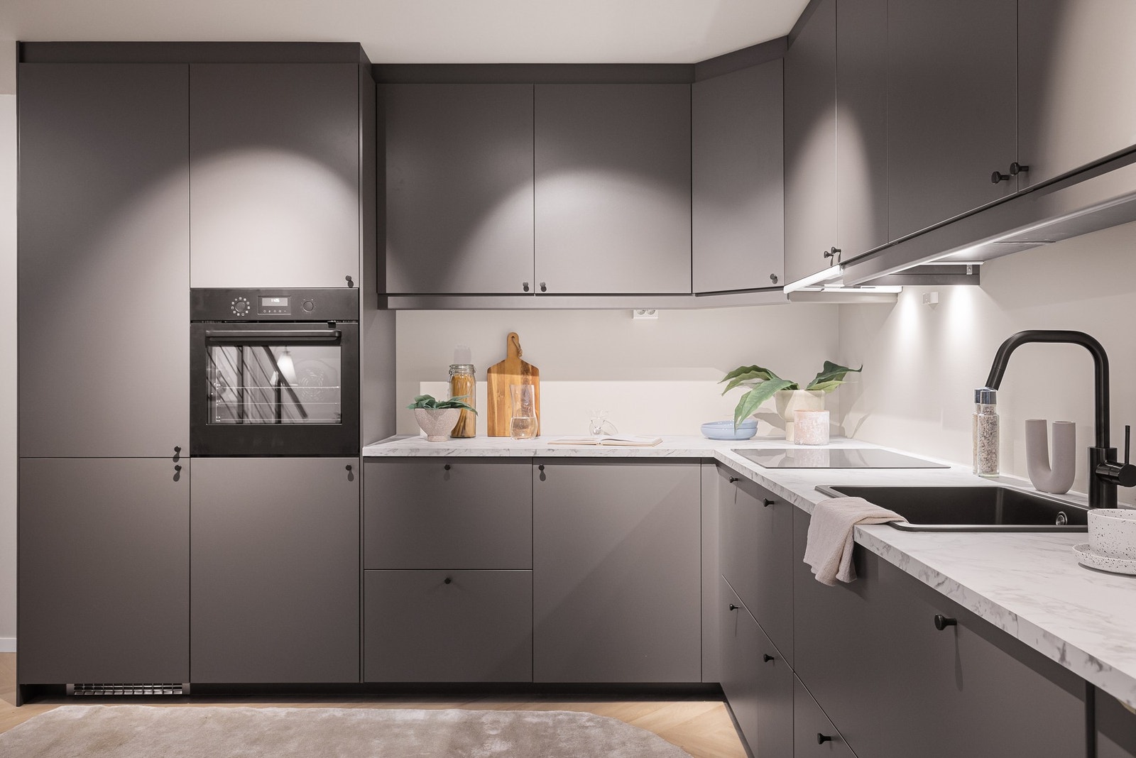 - Godt med skap- og benkeplass - Galleribilde