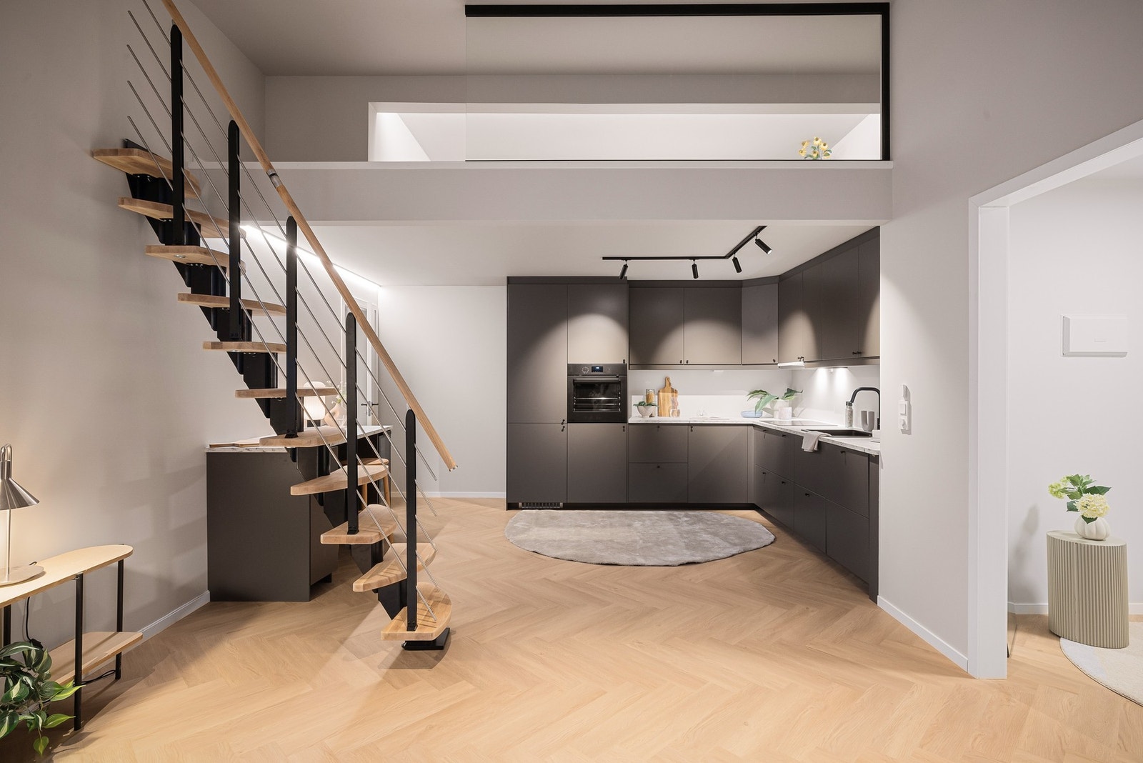 - Stort og innholdsrikt kjøkken med integrerte hvitevarer - Galleribilde