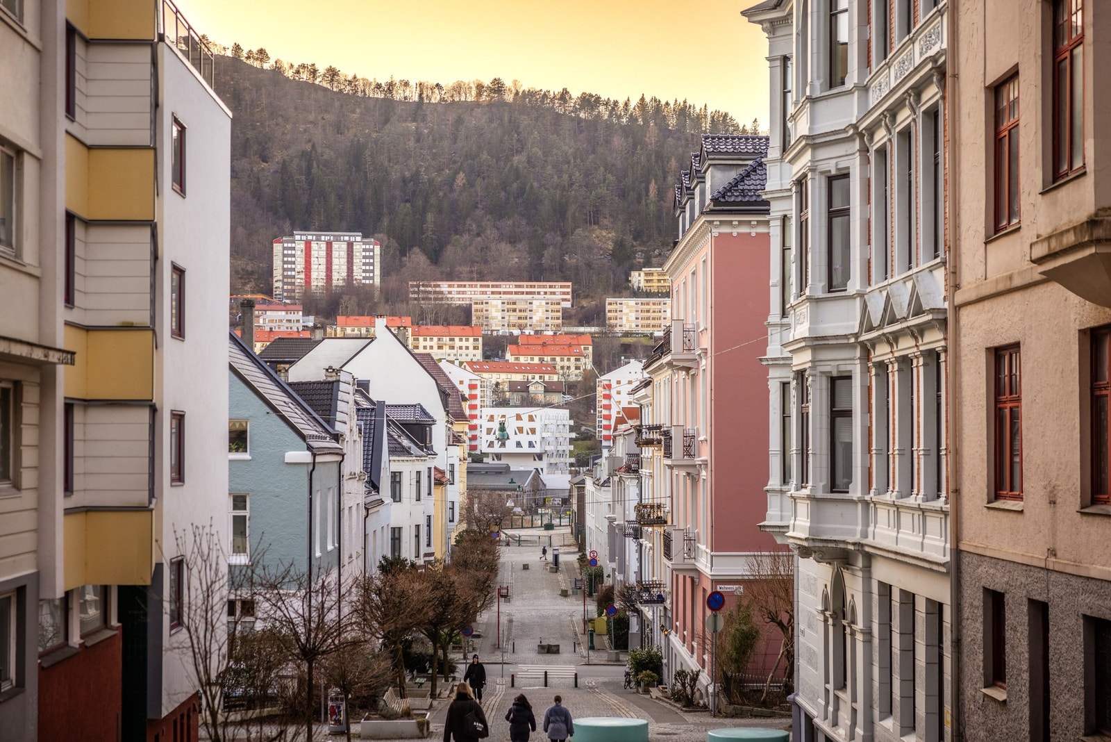 - Et nydelig nabolag med sentral beliggenhet. Her er du omkranset av vakre parkområder og kort vei til stranden - Galleribilde