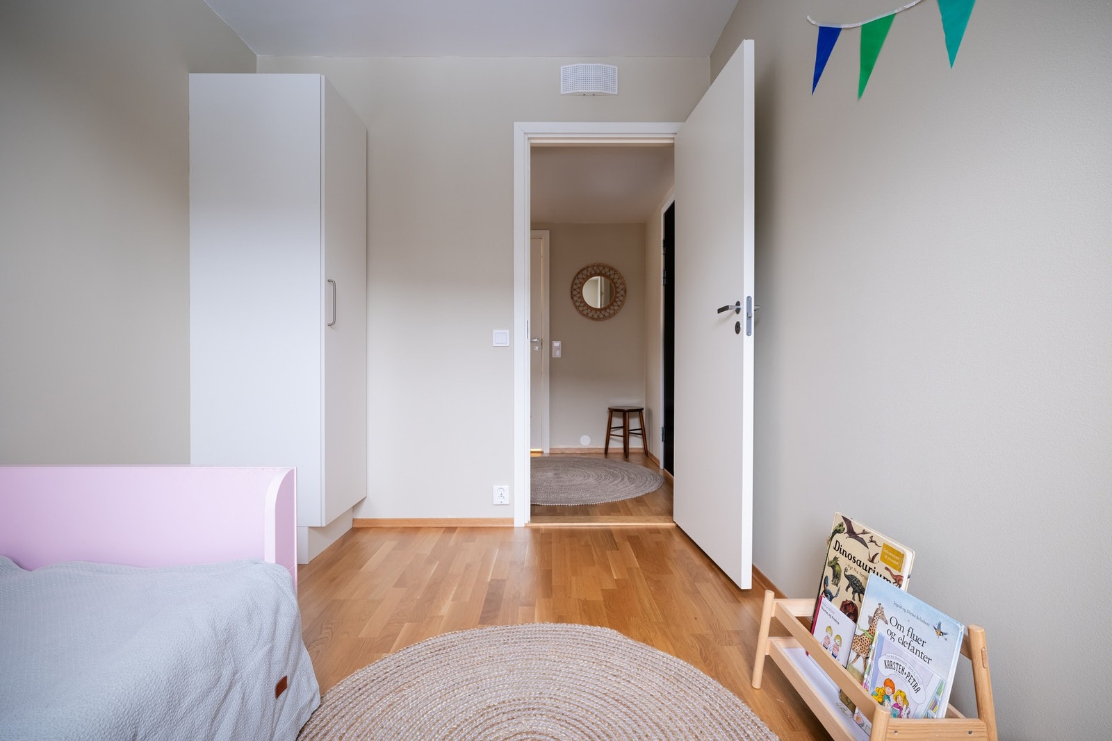 Skapene medfølger. Galleribilde