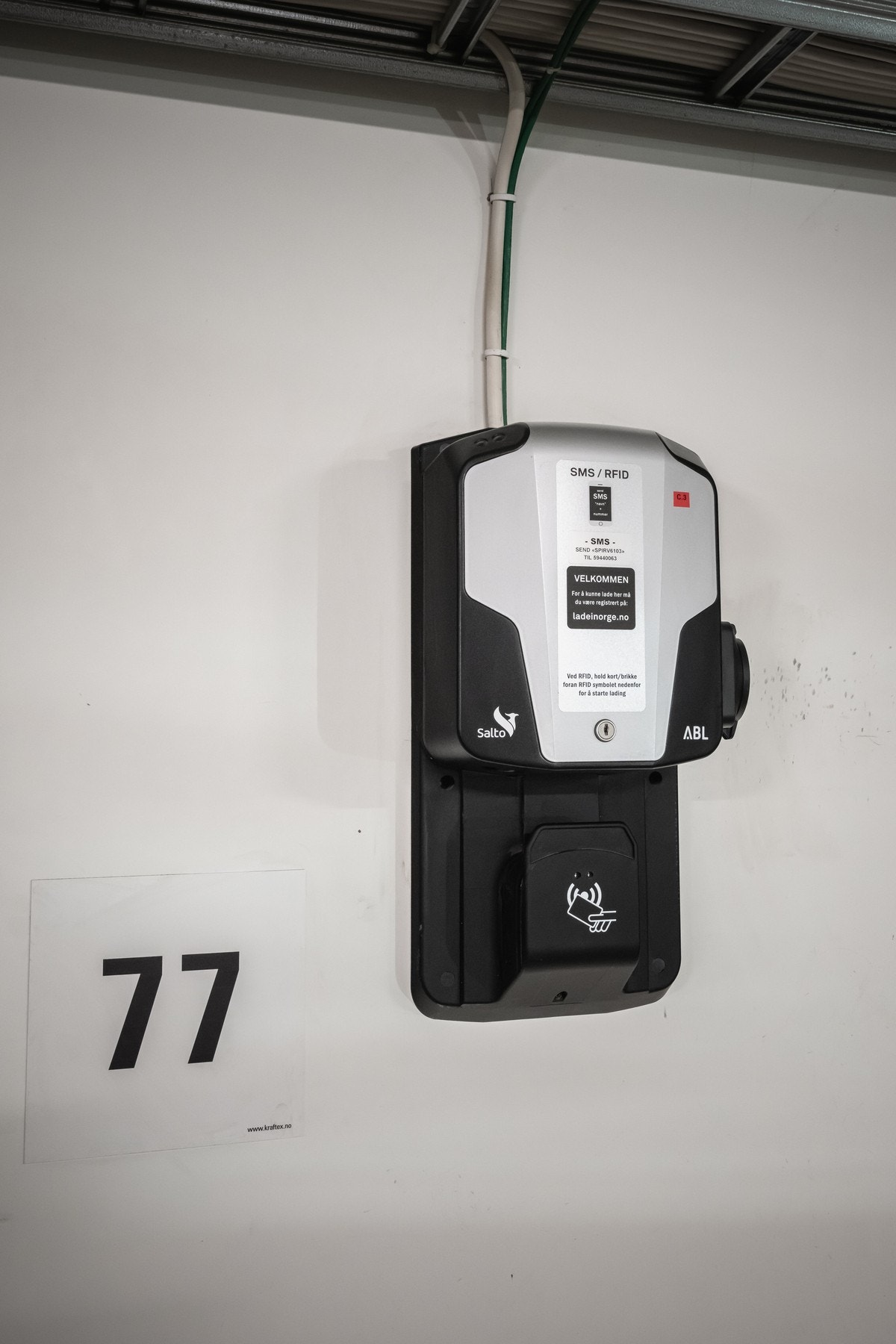 Her er det montert lader. Det trekkes 250,-/mnd (A-konto) for lading. Galleribilde