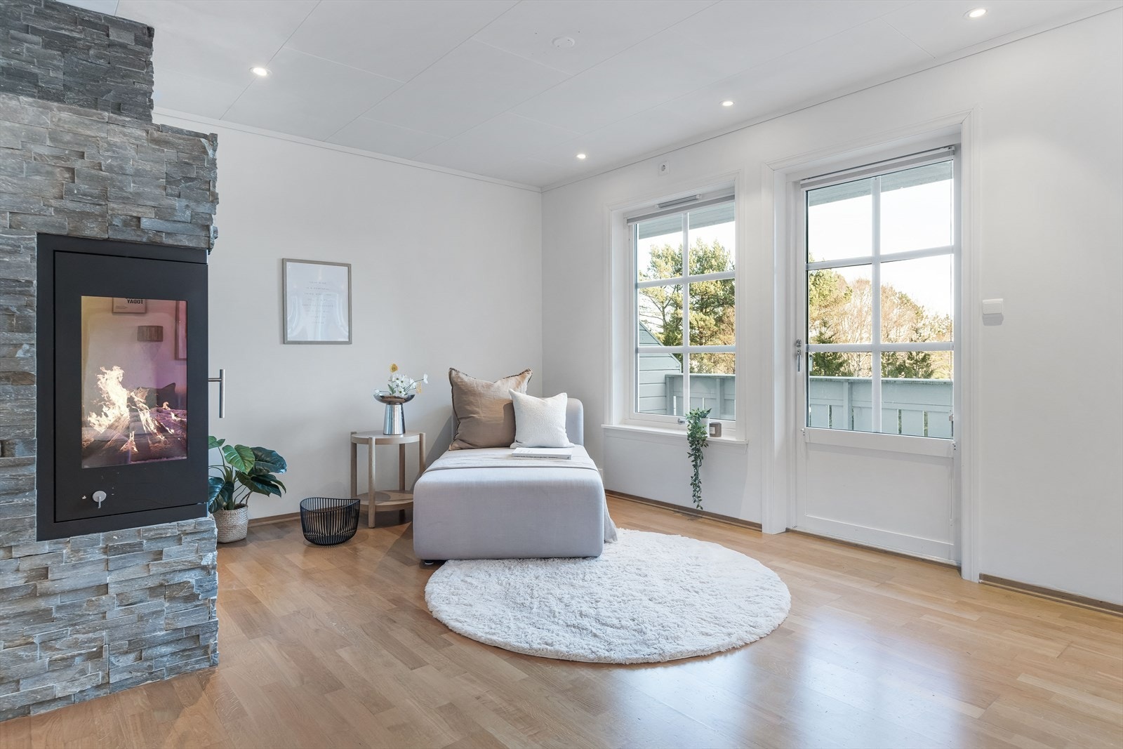 Fra stuen er det utgang til herlig, overbygget balkong med morgen sol. Galleribilde