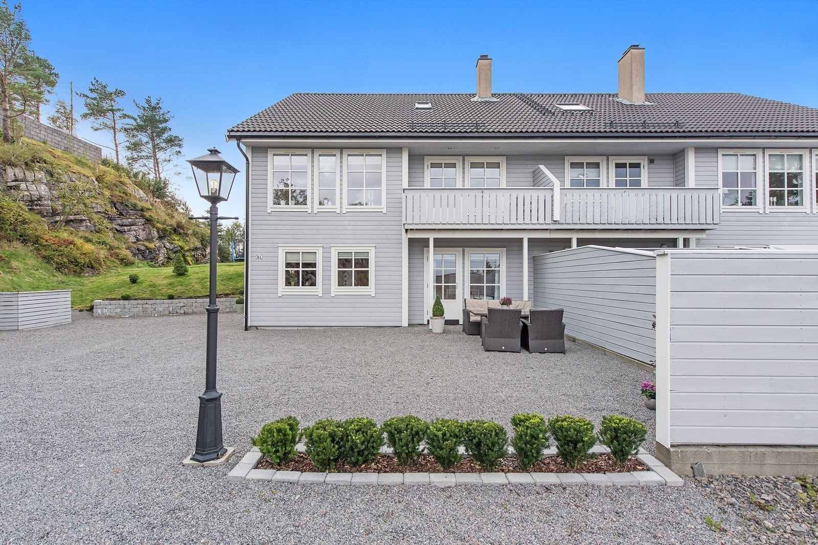 Velkommen til en nydelig familiebolig med flott beliggenhet på Knappskog, presentert av Tage Helle/ Fana Sparebank Eiendom Galleribilde